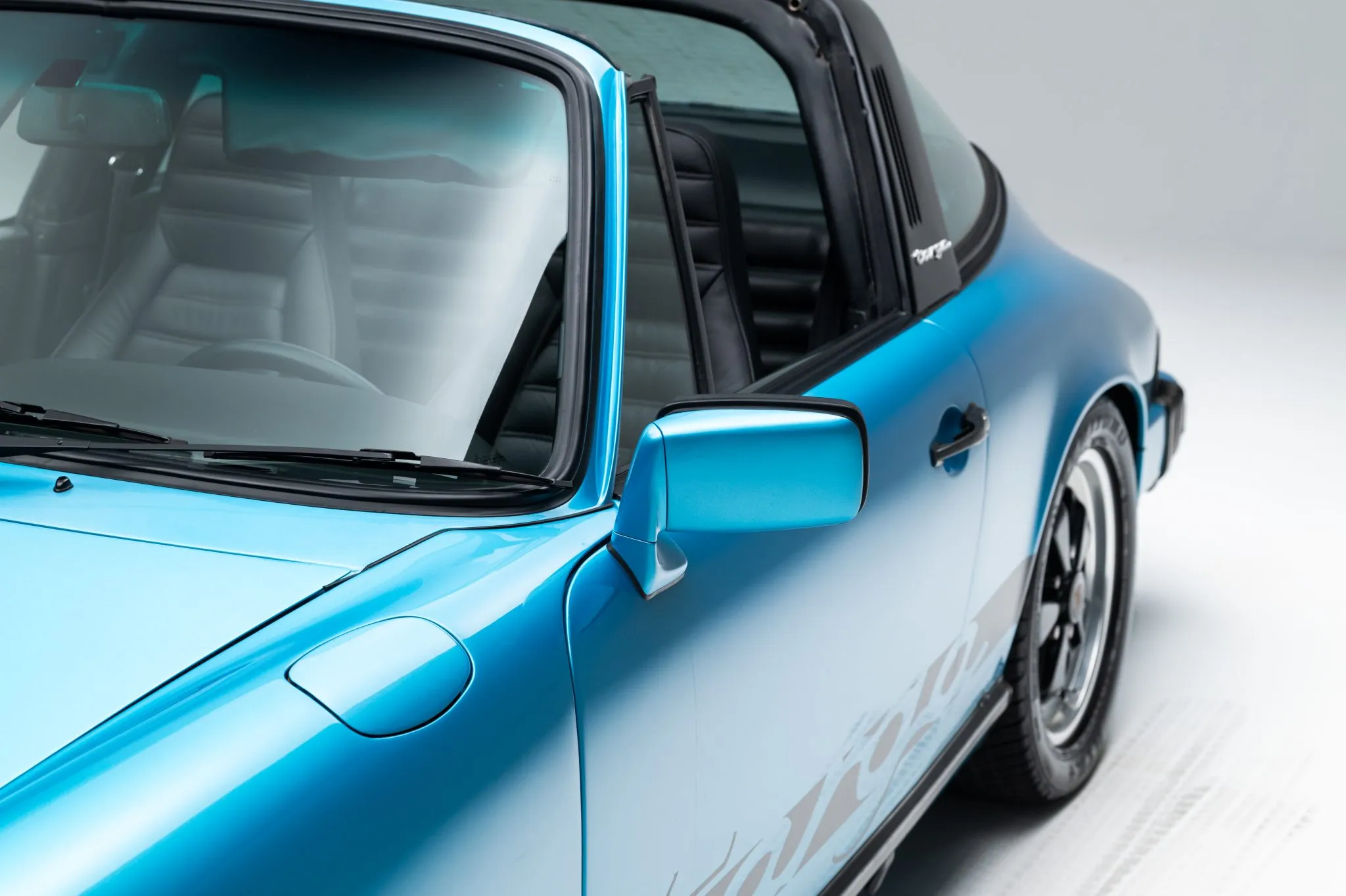 1977 Porsche 911S Targa in Minerva Blue Metallic