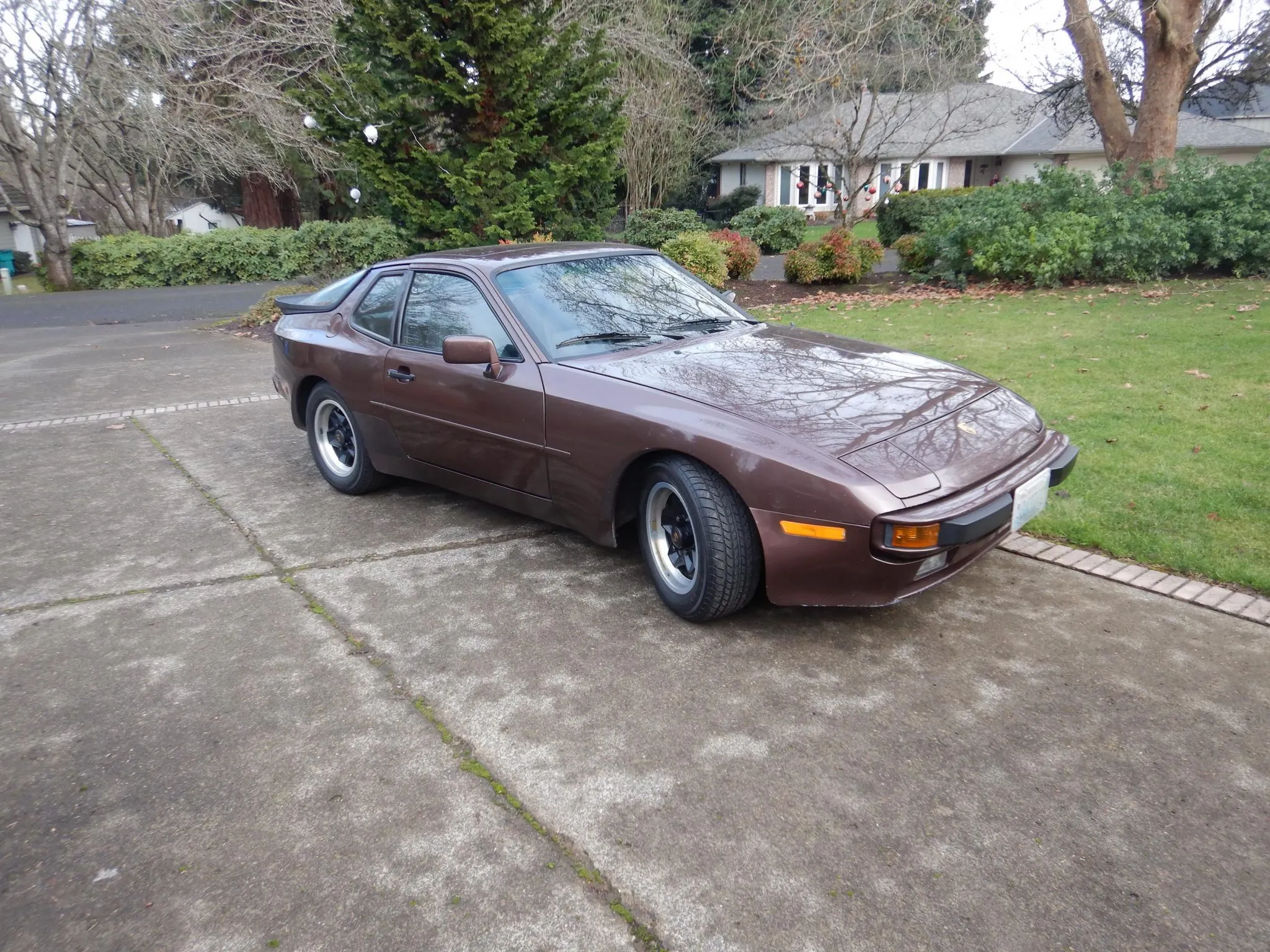 1985 Porsche 944 in Mahogany Metallic