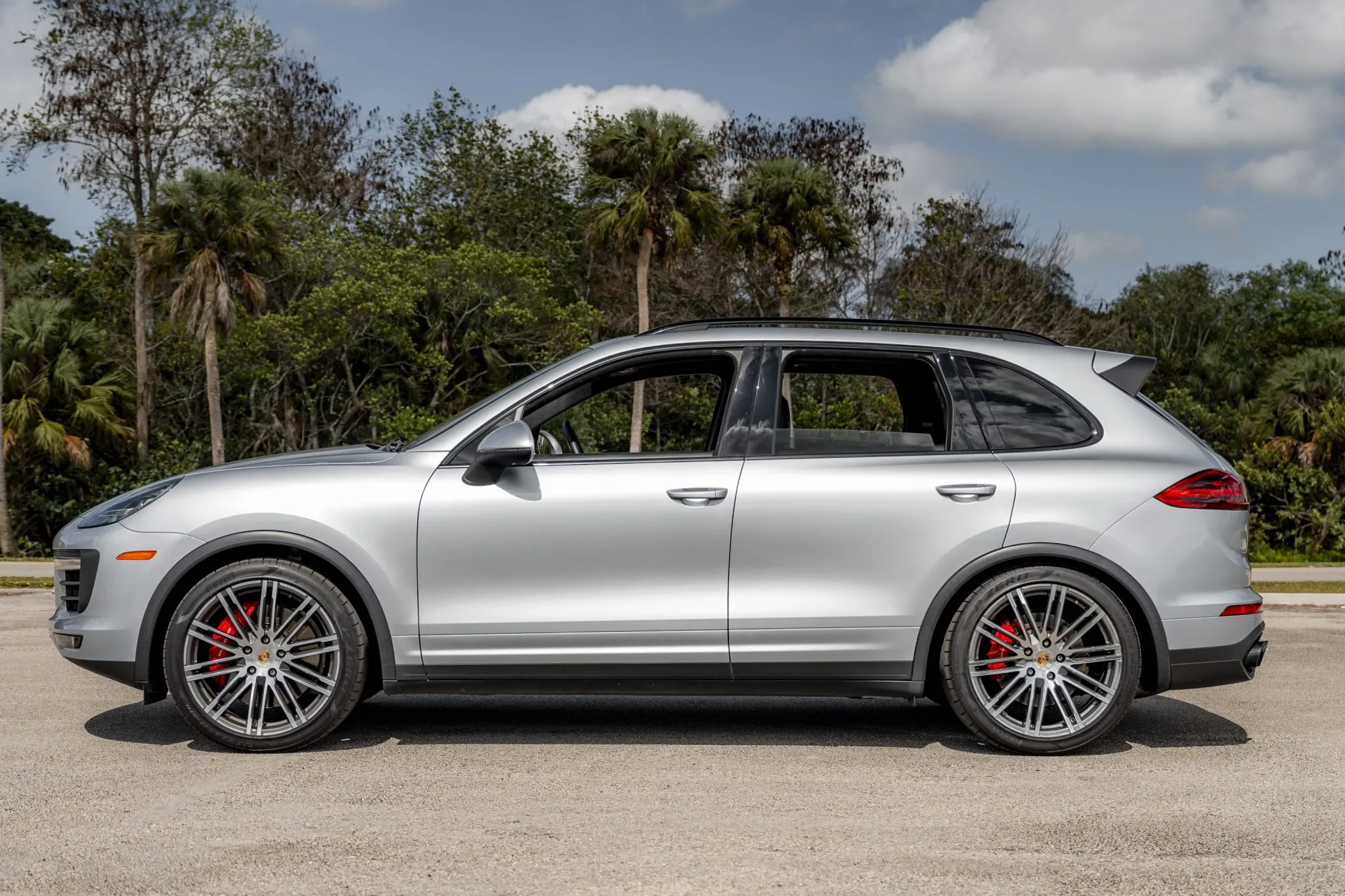 2016 Porsche Cayenne Turbo in Rhodium Silver Metallic