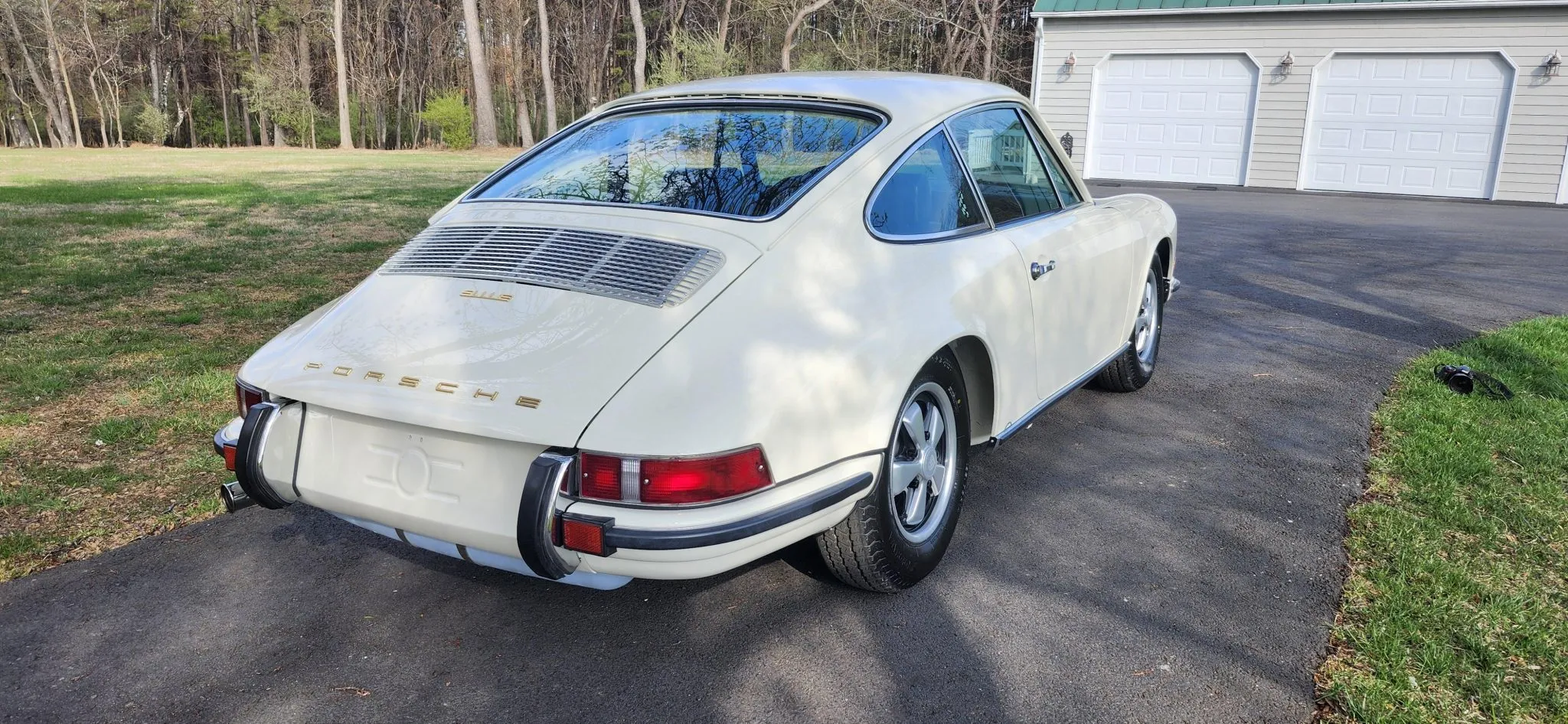 1970 Porsche 911E Coupe 5-Speed in Hellelfenbein