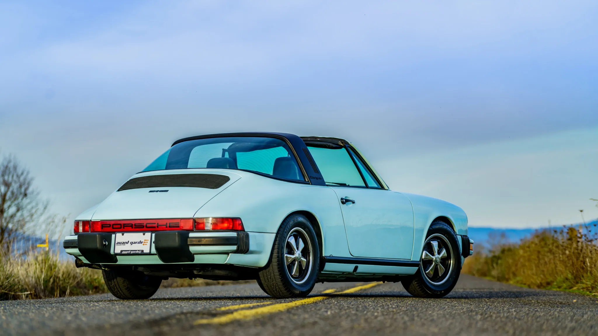 1977 Porsche 911S Targa in Eisblau (Ice Blue)