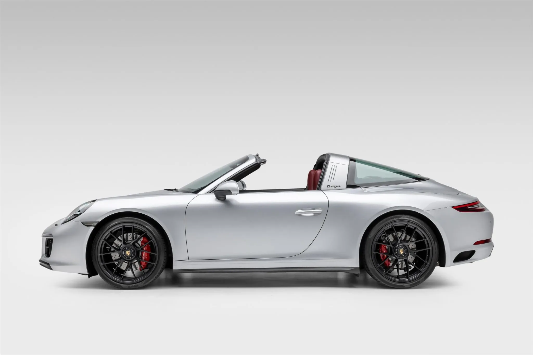 2018 Porsche 911 Targa 4 GTS in Rhodium Silver Metallic