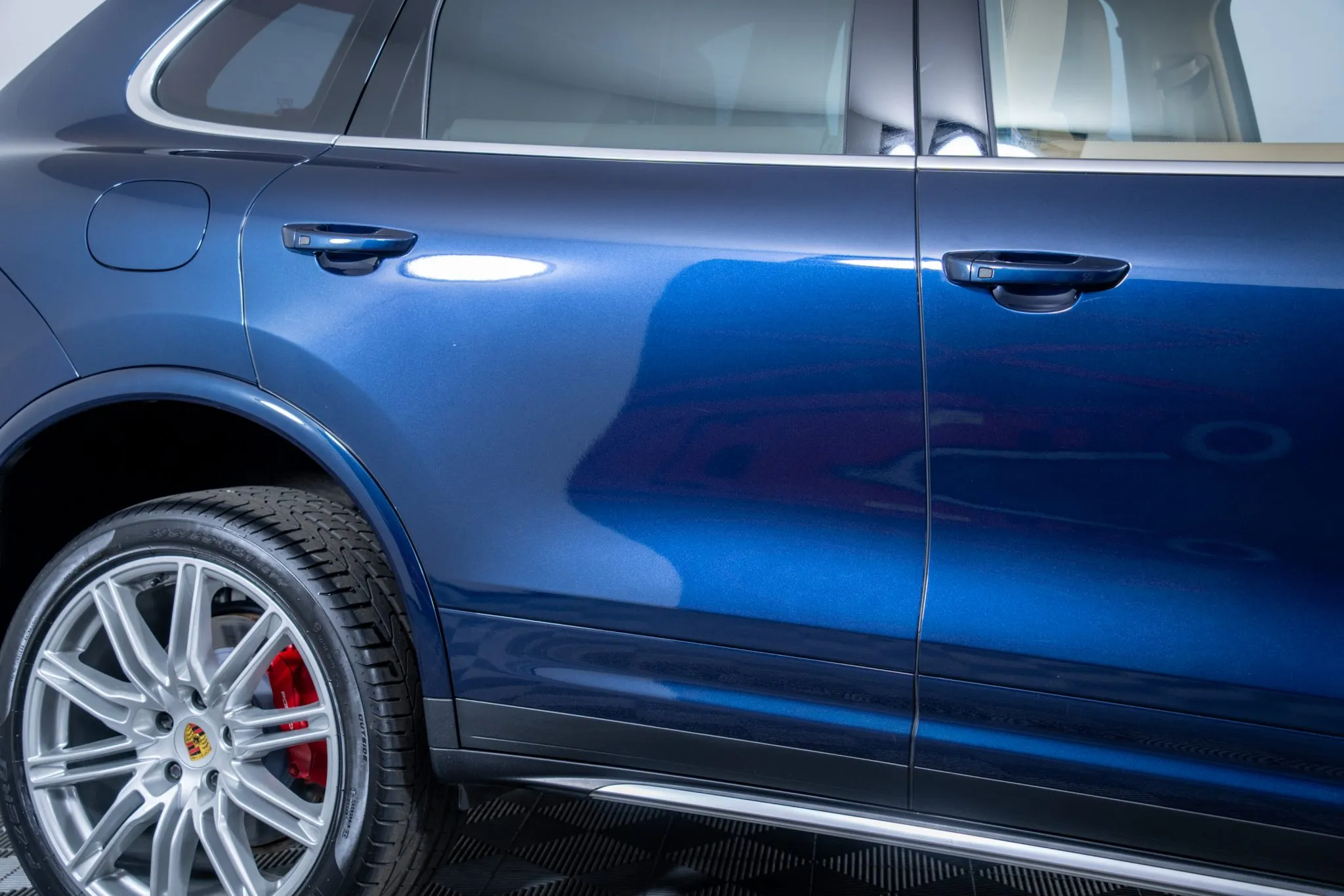 2014 Porsche Cayenne Turbo S in Dark Blue Metallic