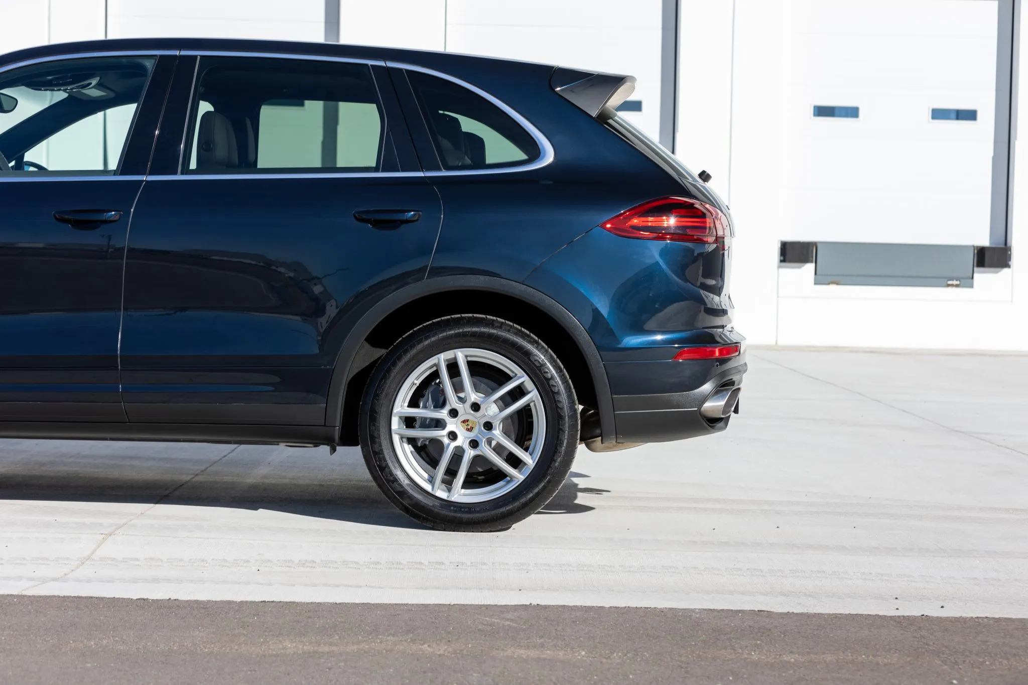 2015 Porsche Cayenne Diesel in Moonlight Blue Metallic