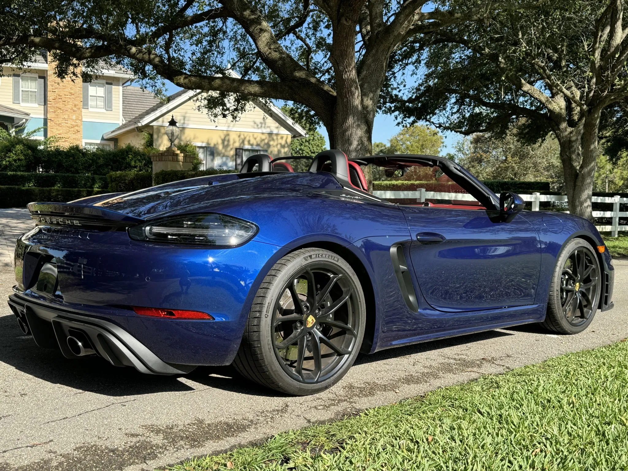 2021 Porsche 718 Spyder in Gentian Blue Metallic