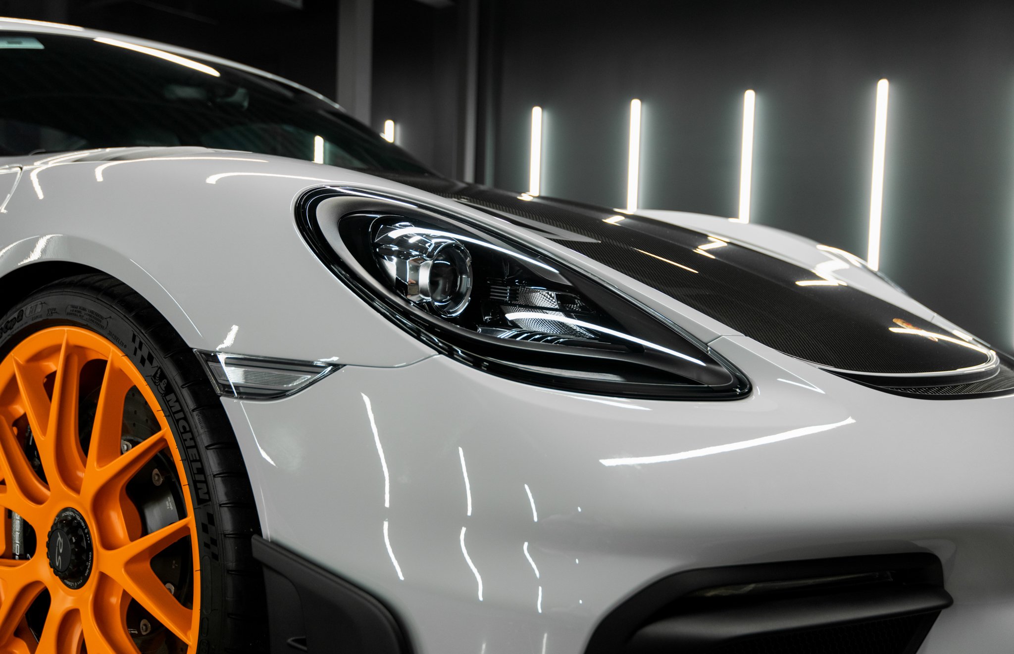 2023 Porsche Cayman GT4 RS in Grigio Campovolo