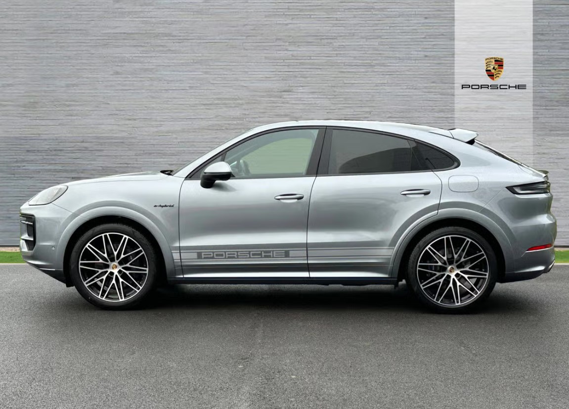 2023 Porsche Porsche Cayenne E-Hybrid in Tornado Grey Metallic
