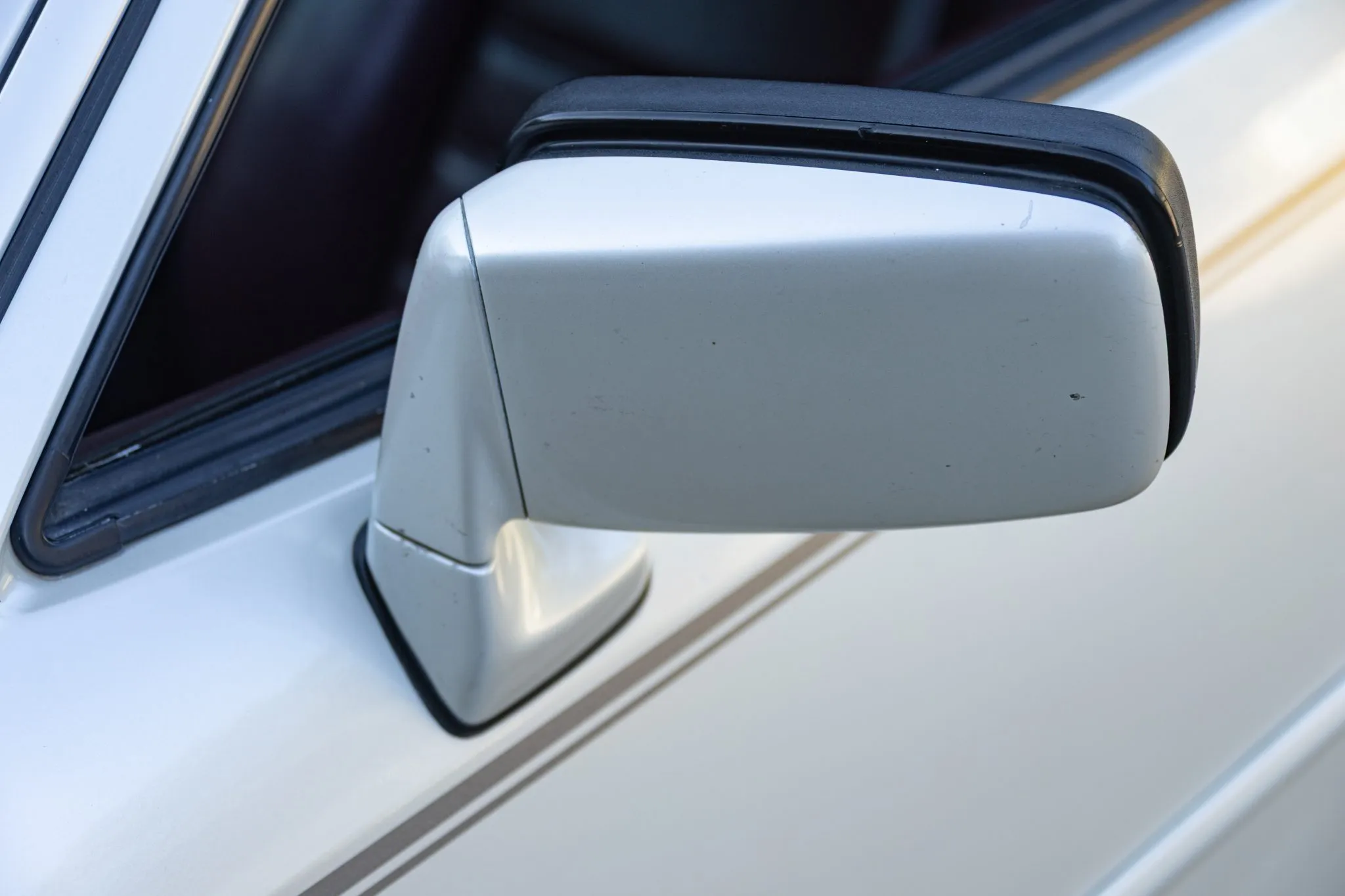 1986 Porsche 944 Turbo in Pearl White Metallic