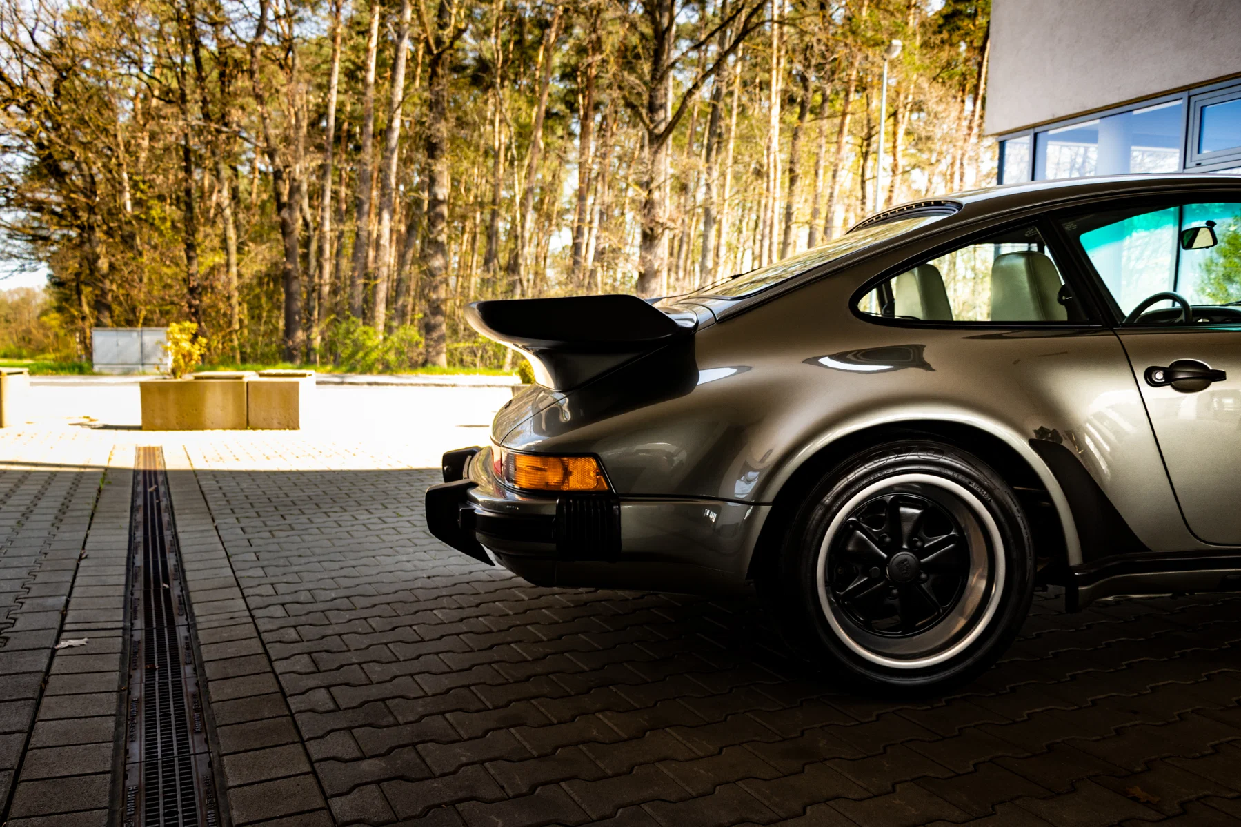 1987 Porsche 911 Turbo 3.3 Coupé in Rock Green Metallic