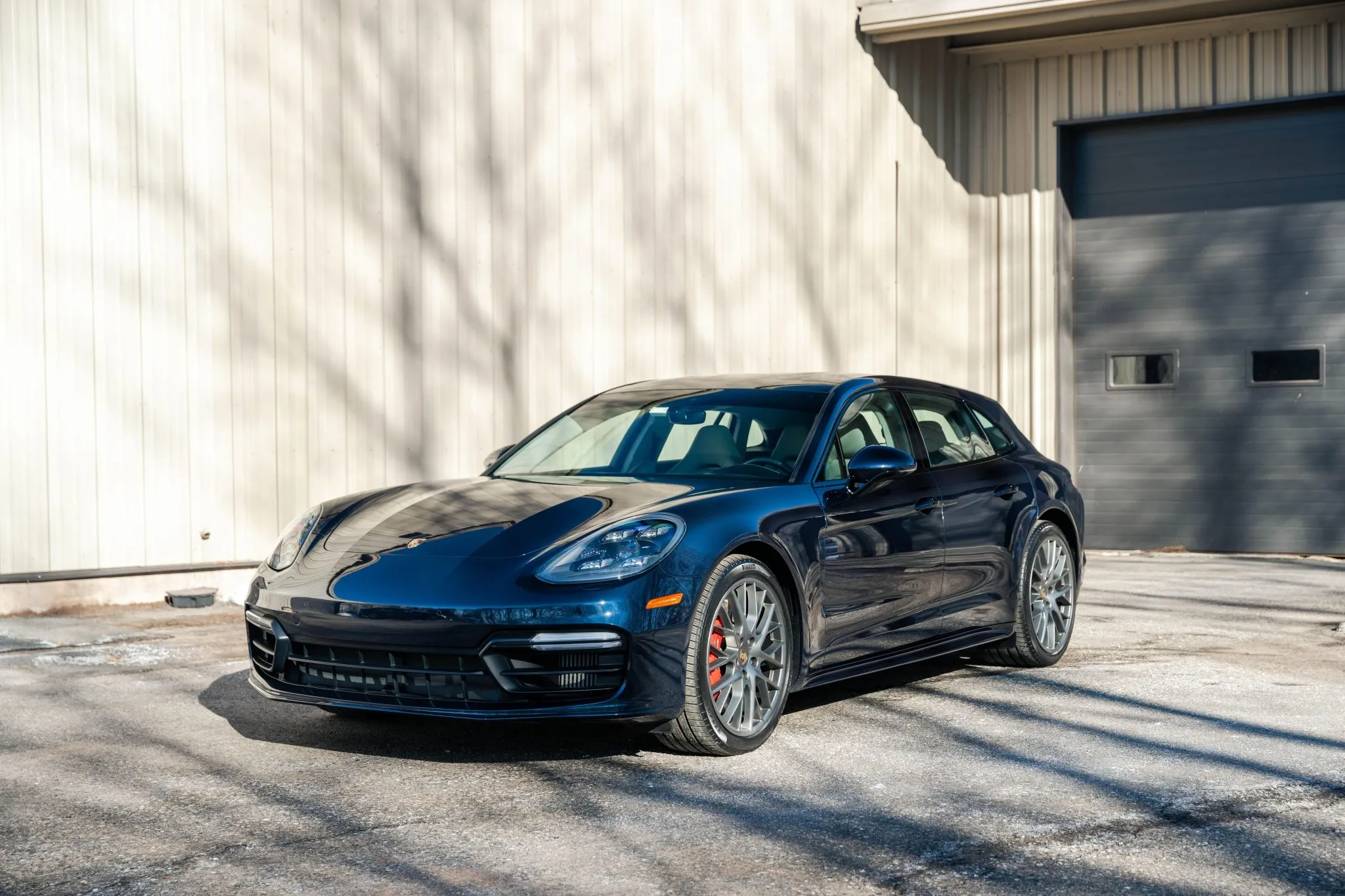 2018 Porsche Panamera Turbo Sport Turismo in Night Blue Metallic