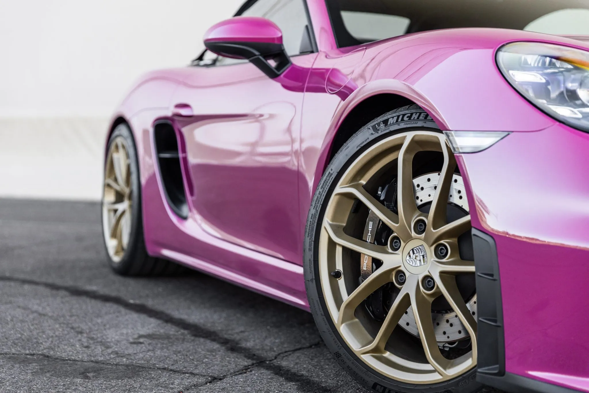 2022 Porsche 718 Spyder in Ruby Star