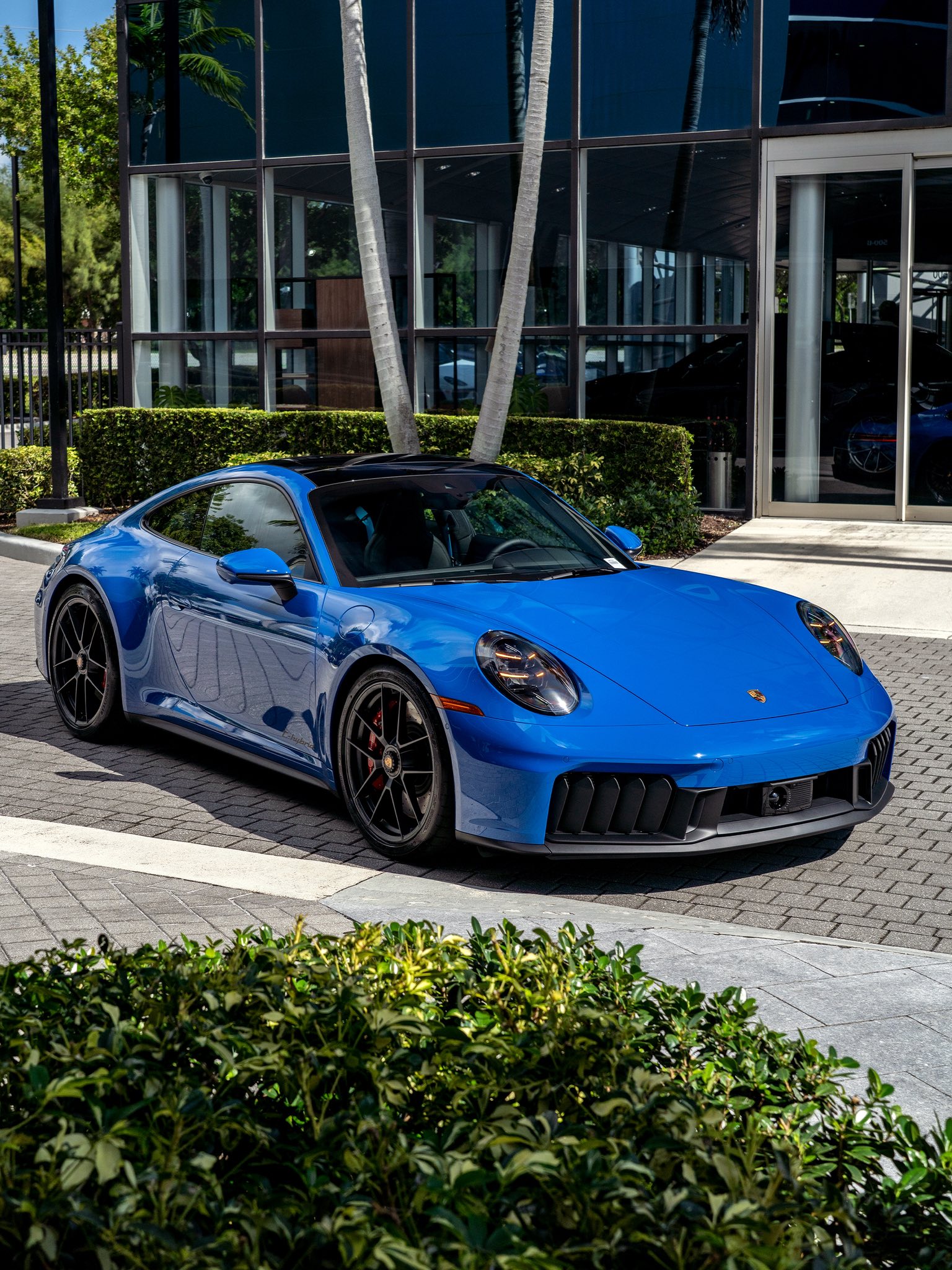 2025 Porsche 911 Carrera 4 GTS in Lugano Blue