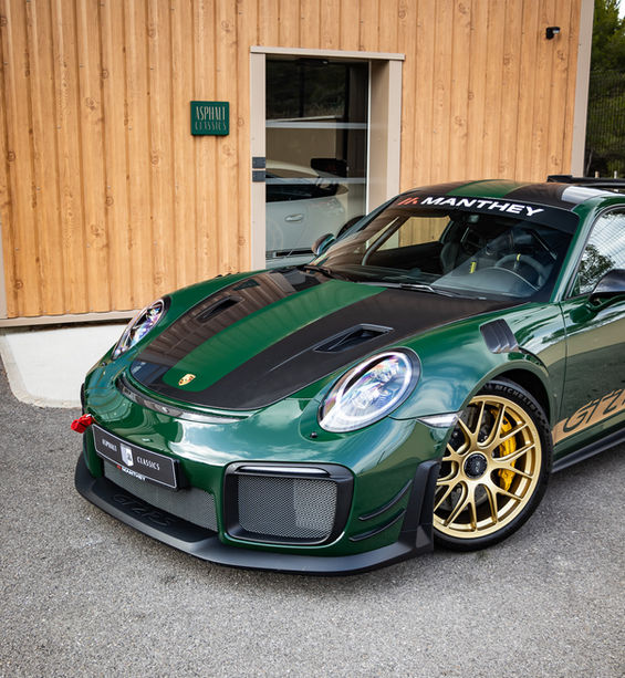 2018 Porsche 911 GT2 RS in British Racing Green