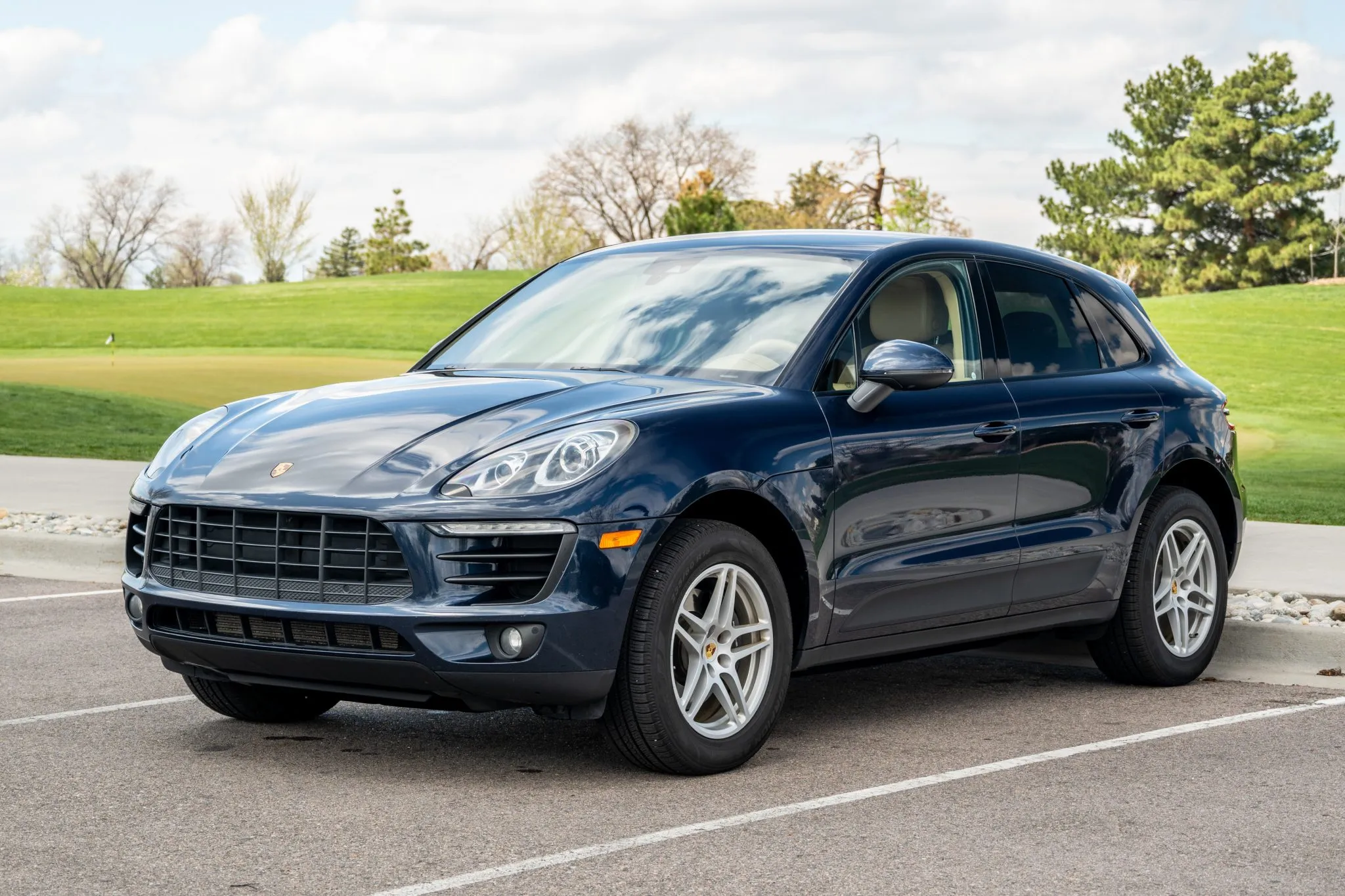 2017 Porsche Macan in Night Blue Metallic