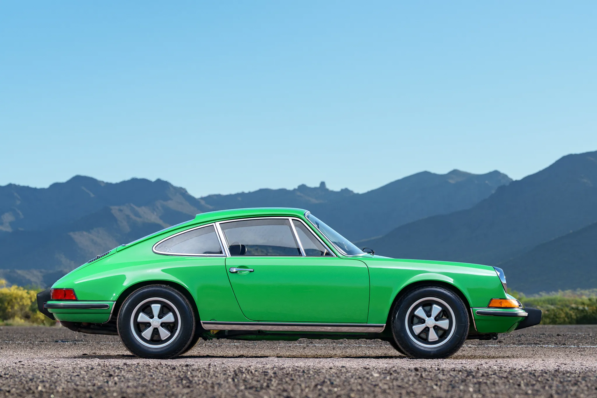 1973.5 Porsche 911T Coupe In Viper Green
