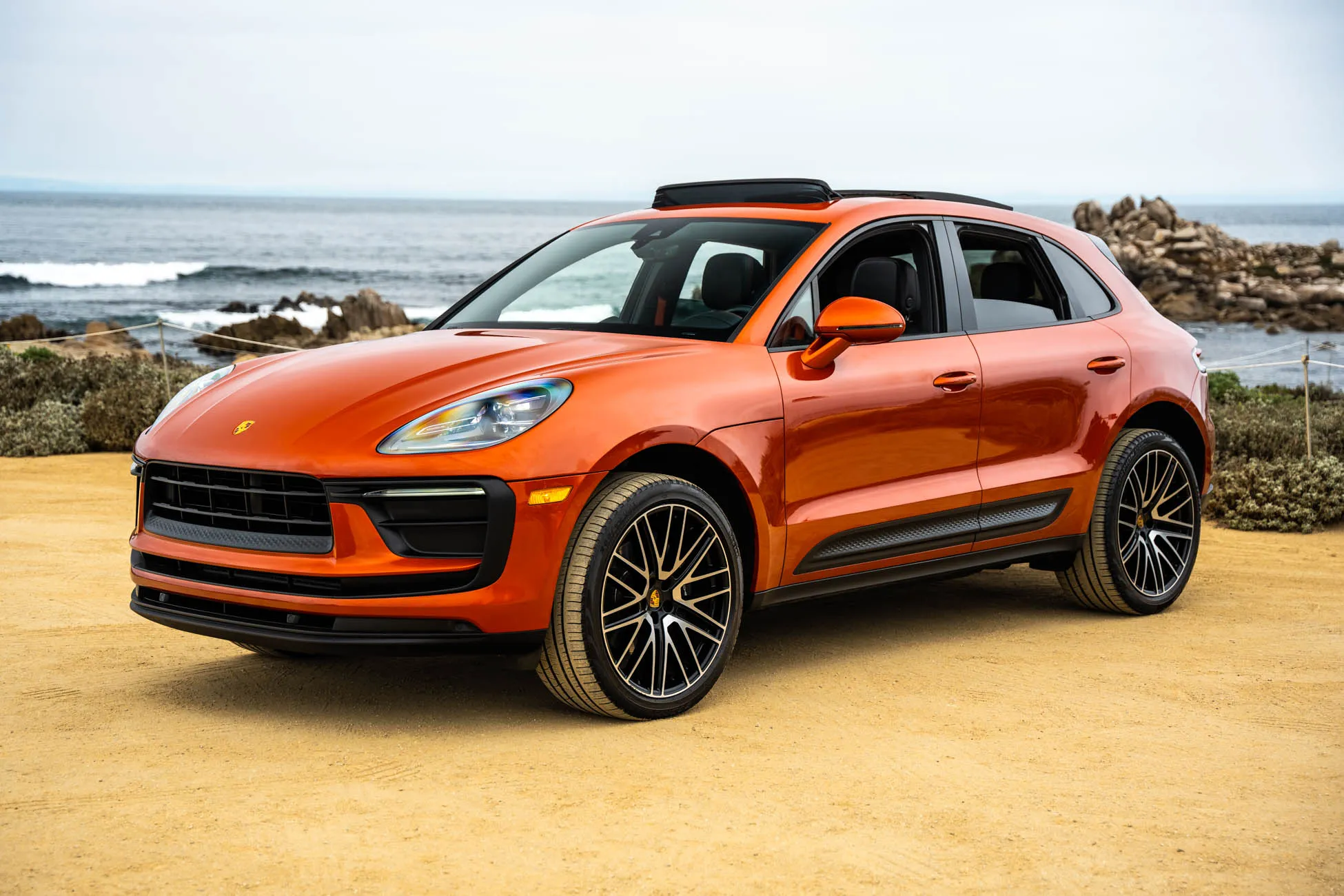2022 Porsche Macan in Papaya Metallic