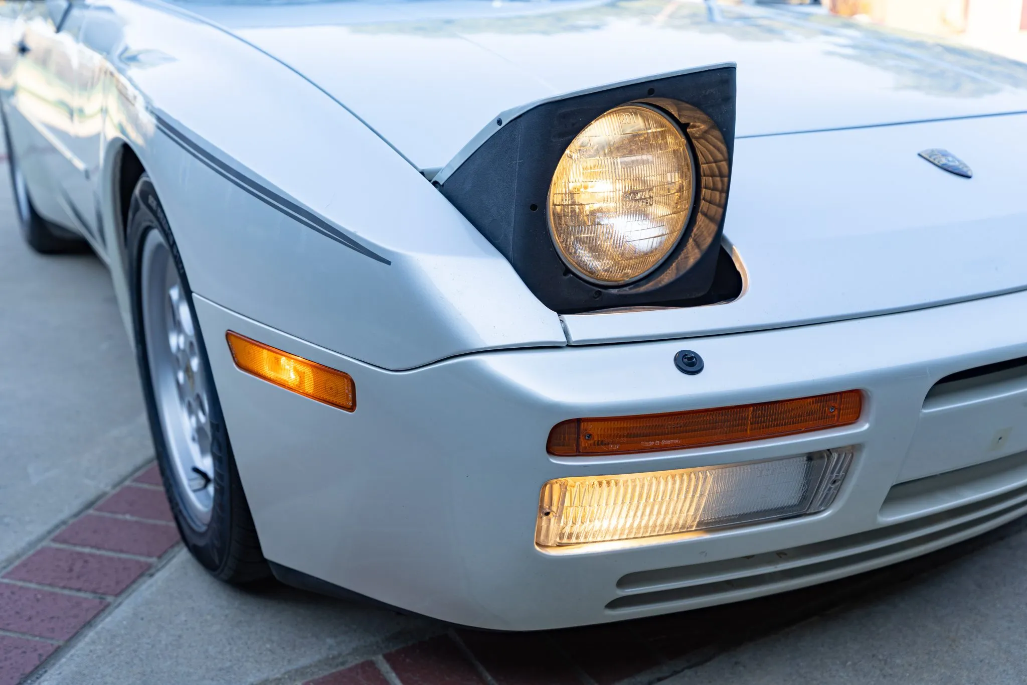 1986 Porsche 944 Turbo in Pearl White Metallic