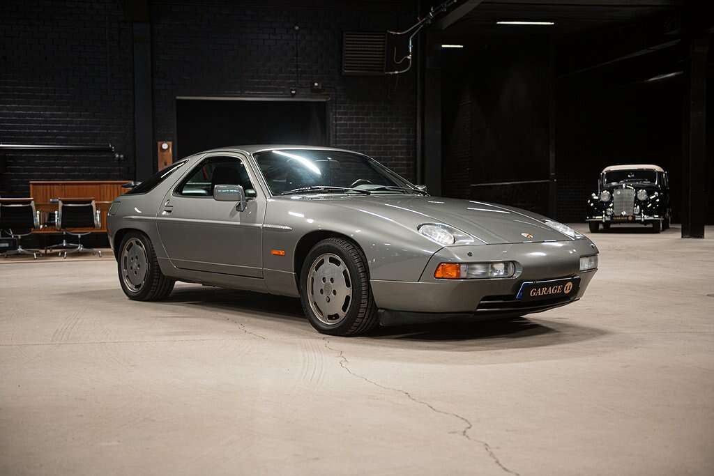 1987 Porsche 928 S4 Coupé in Rock Green Metallic
