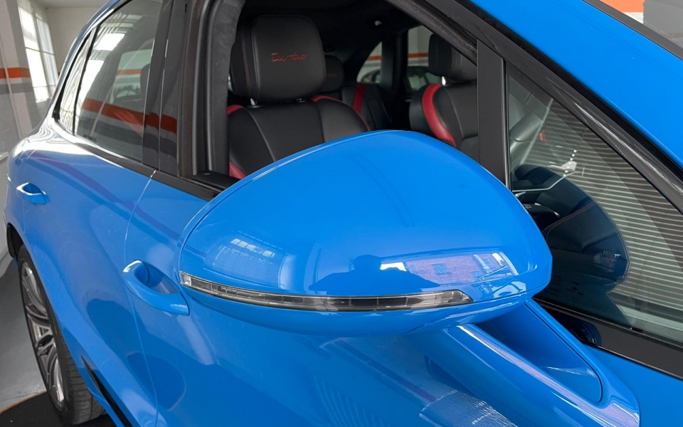 2018 Porsche Macan Turbo in Voodoo Blue