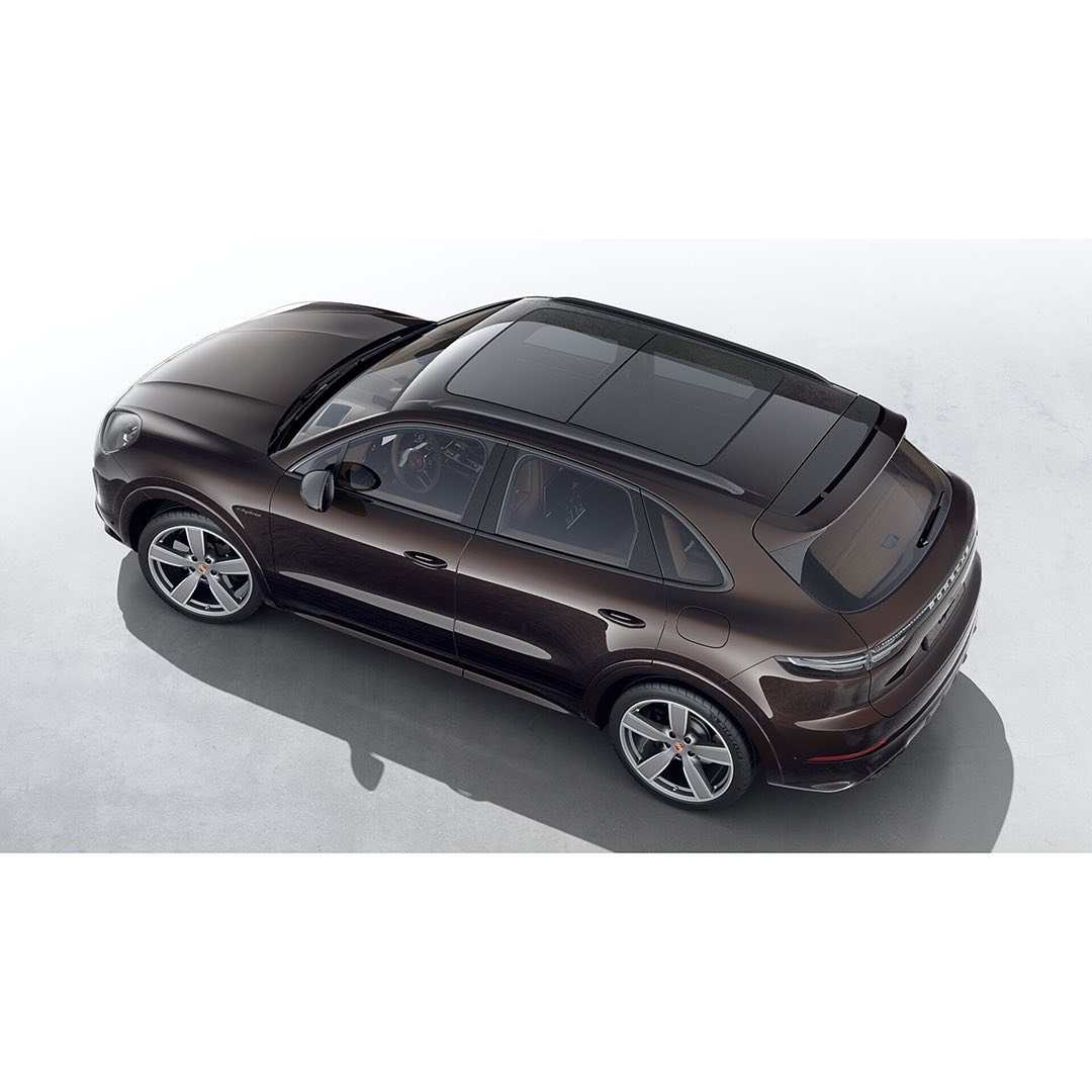 2022 Porsche Cayenne E-Hybrid Platinum Edition in Java Brown Metallic