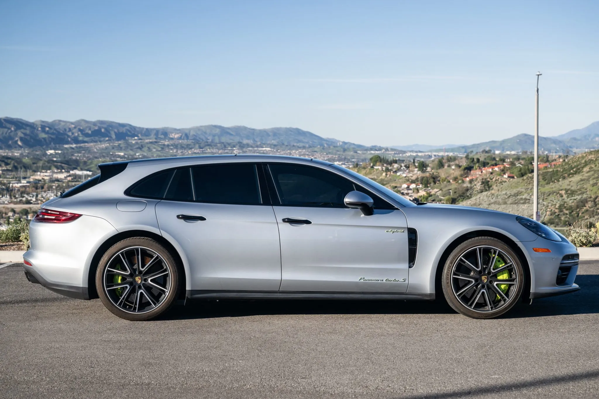 2018 Porsche Panamera Turbo S E-Hybrid Sport Turismo in Dolomite Silver Metallic