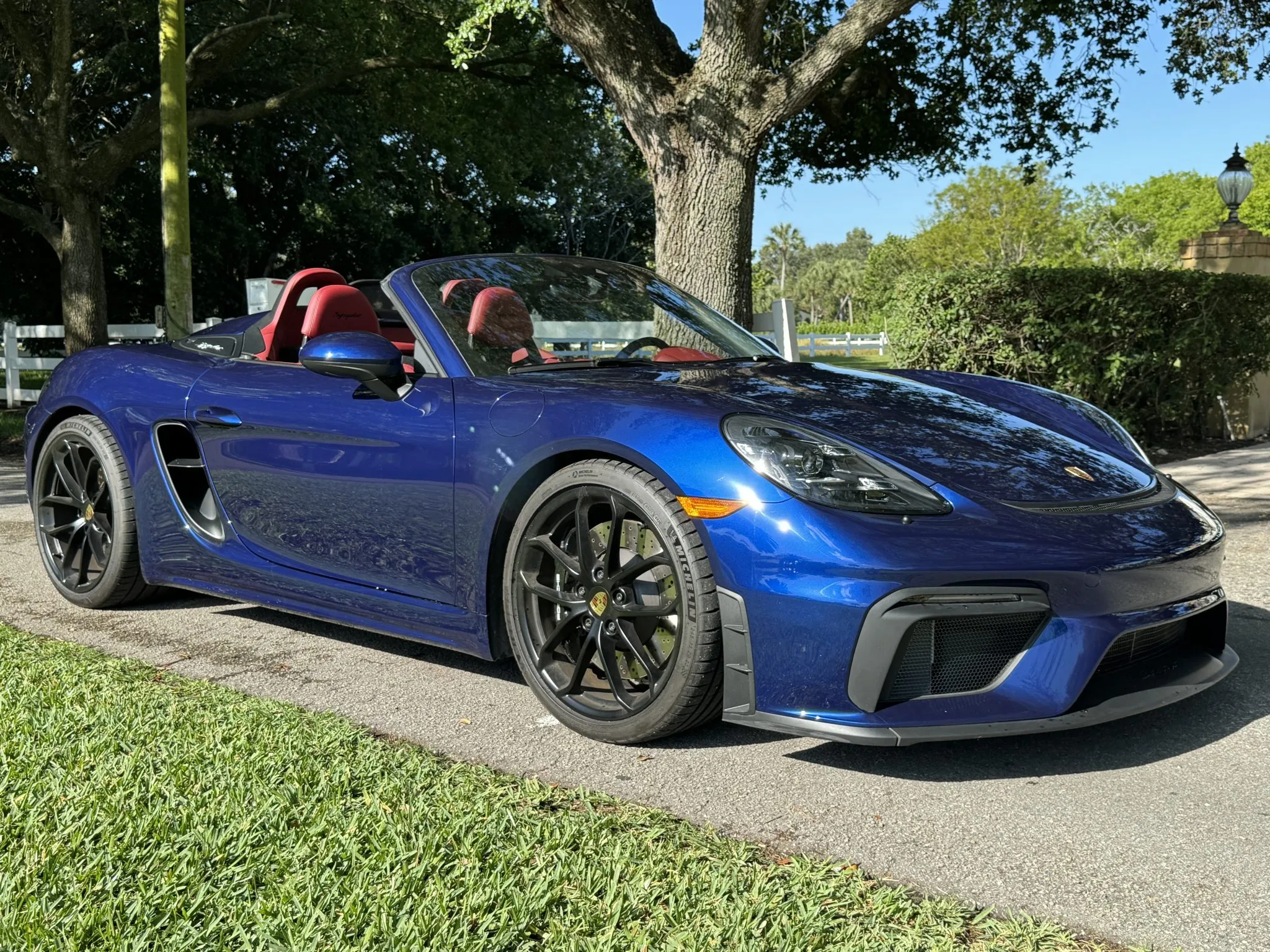 2021 Porsche 718 Spyder in Gentian Blue Metallic