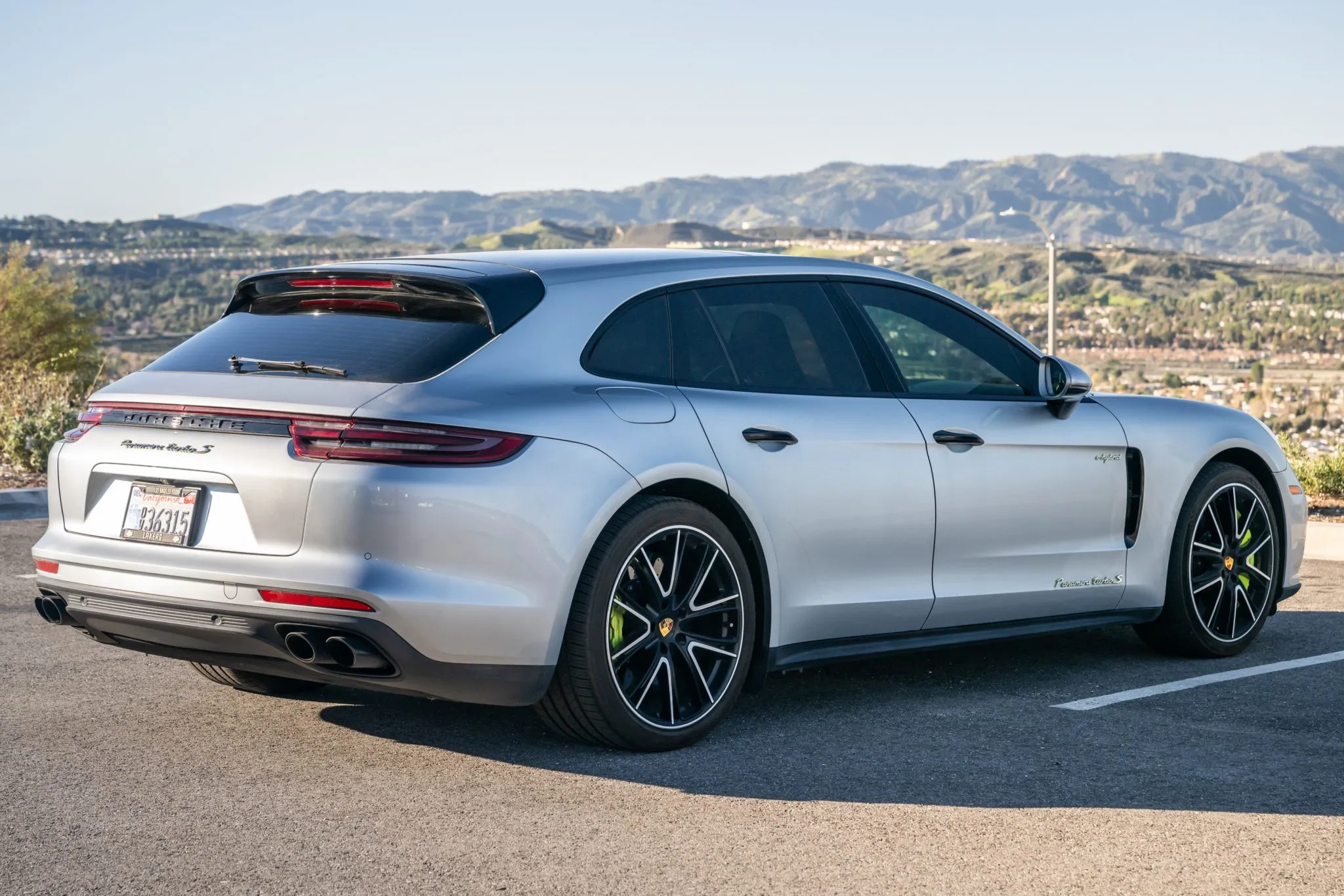 2018 Porsche Panamera Turbo S E-Hybrid Sport Turismo in Dolomite Silver Metallic