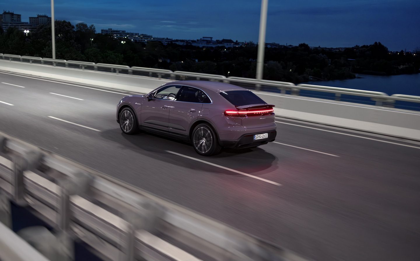 2024 Porsche Macan 4 in Provence