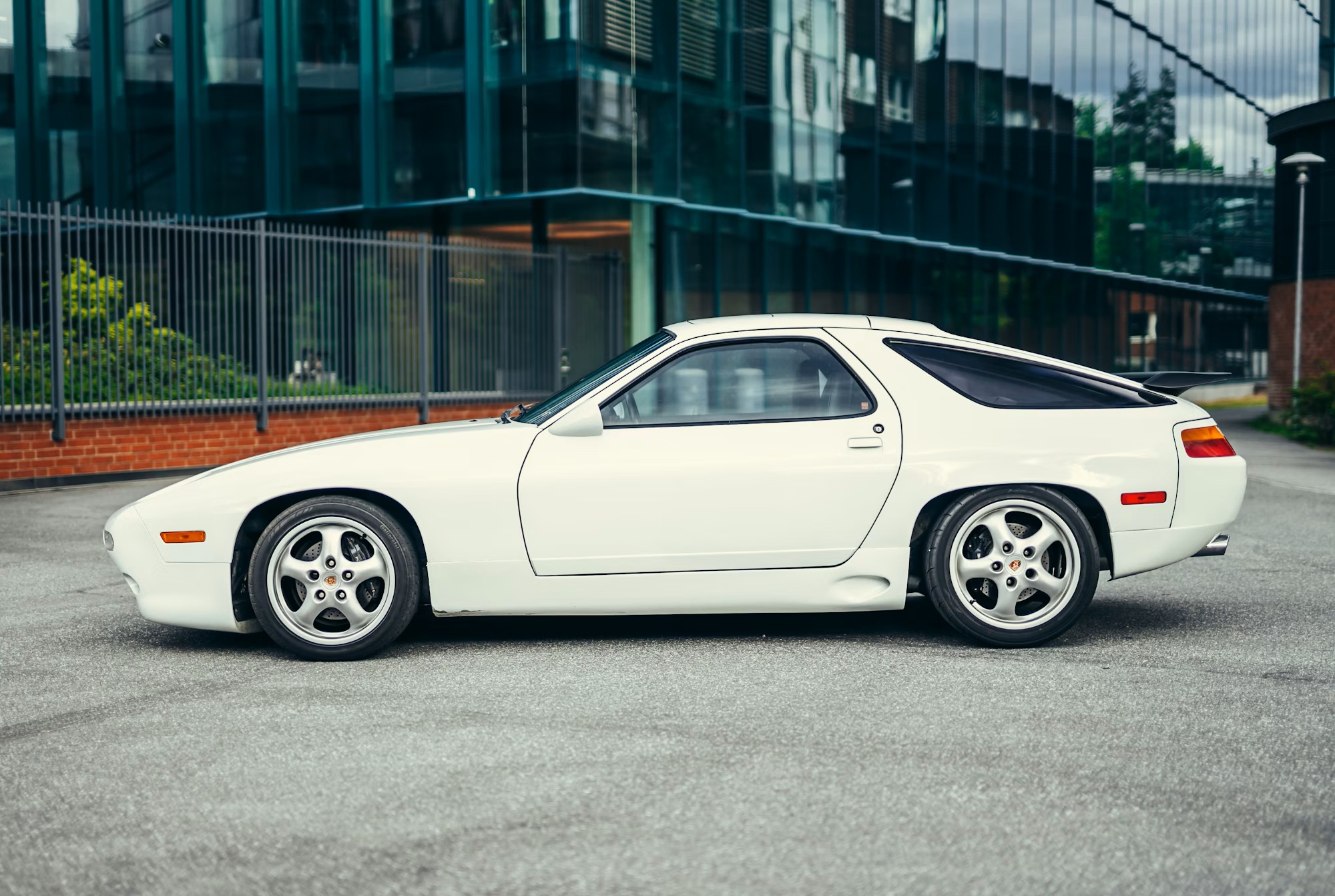 1988 Porsche 928 S4 in White