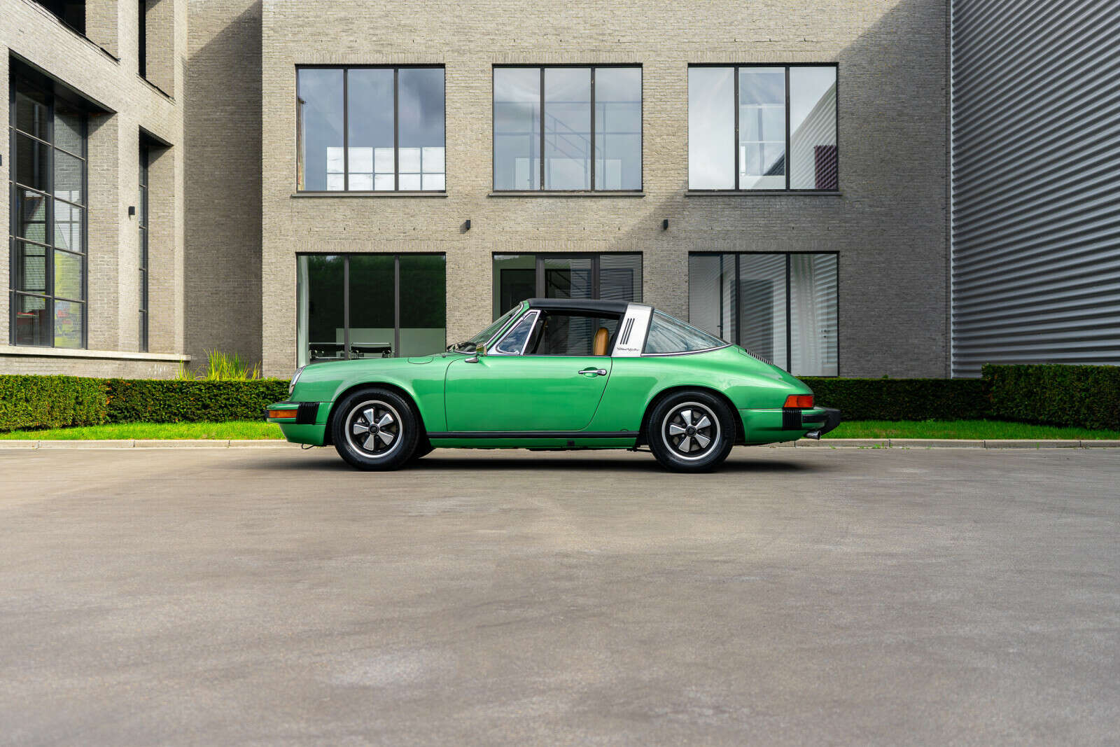 1974 Porsche 911 S in Viper Green Diamond