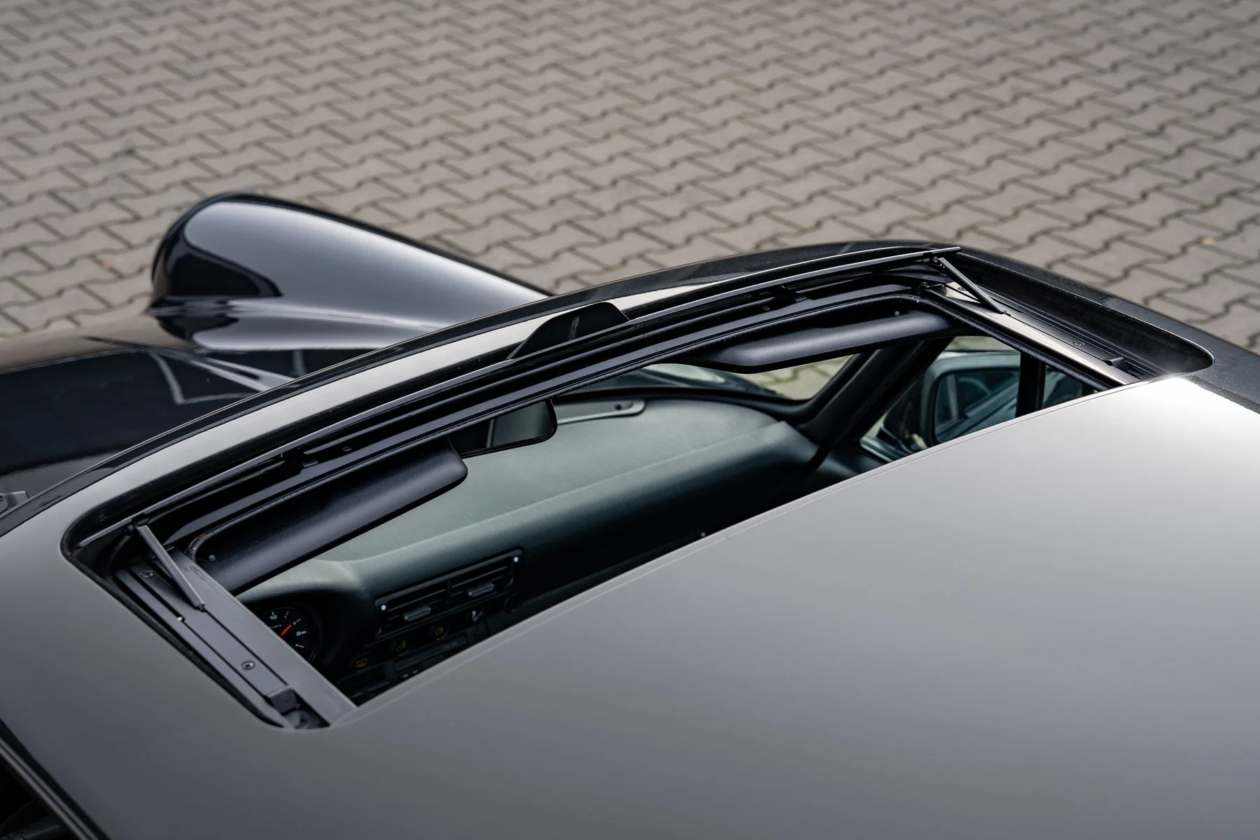 1990 Porsche 911 Carrera 2 Coupé in Panthero Metallic