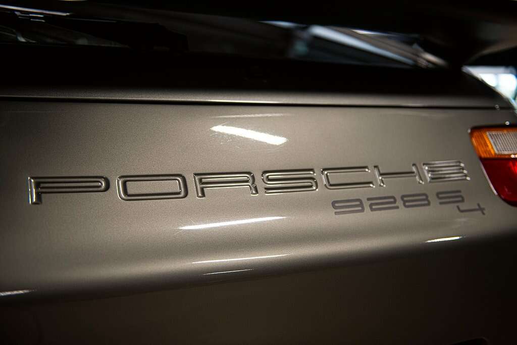 1987 Porsche 928 S4 Coupé in Rock Green Metallic