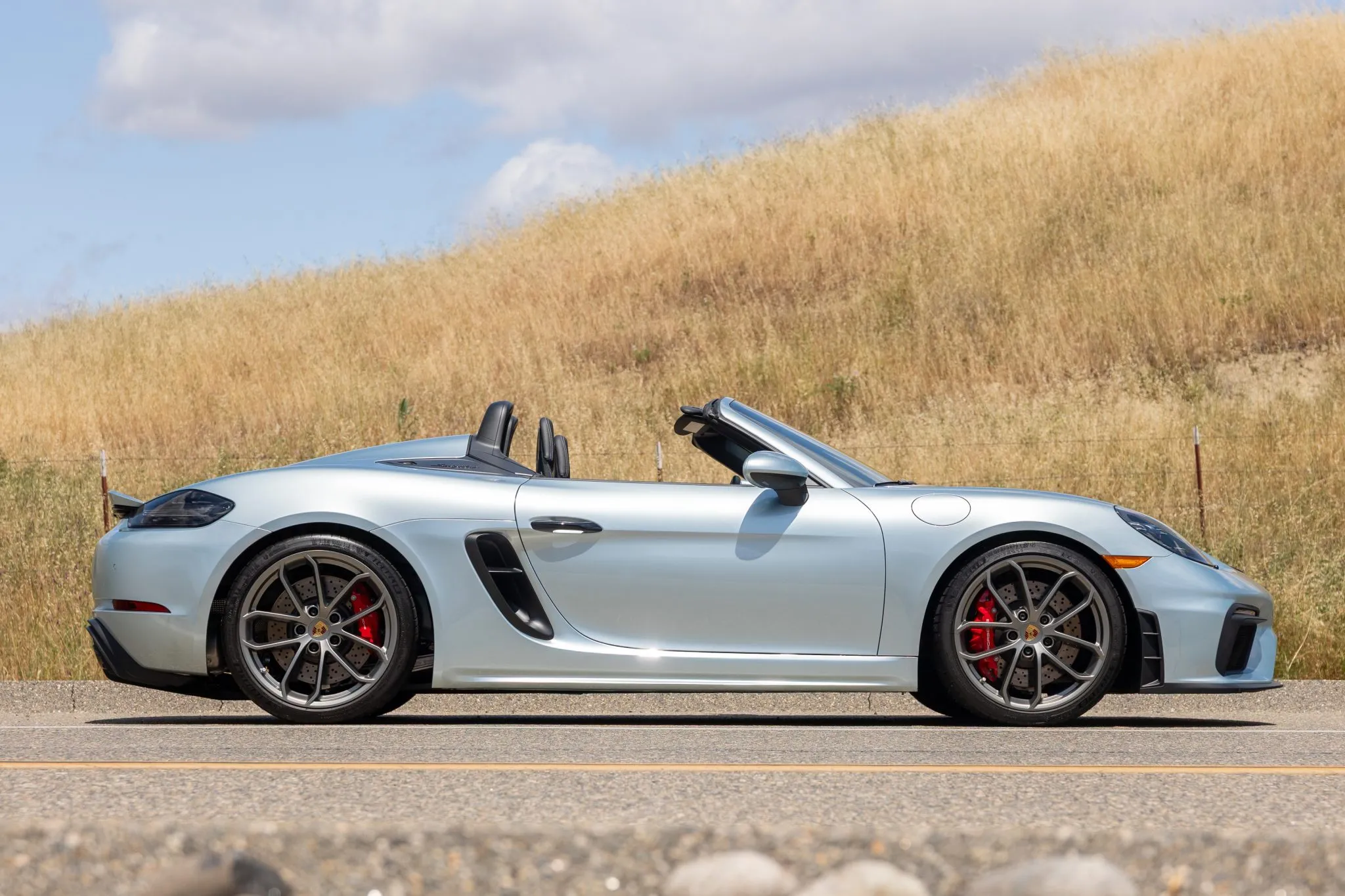 2022 Porsche 718 Spyder in Azzurro Thetys Metallic