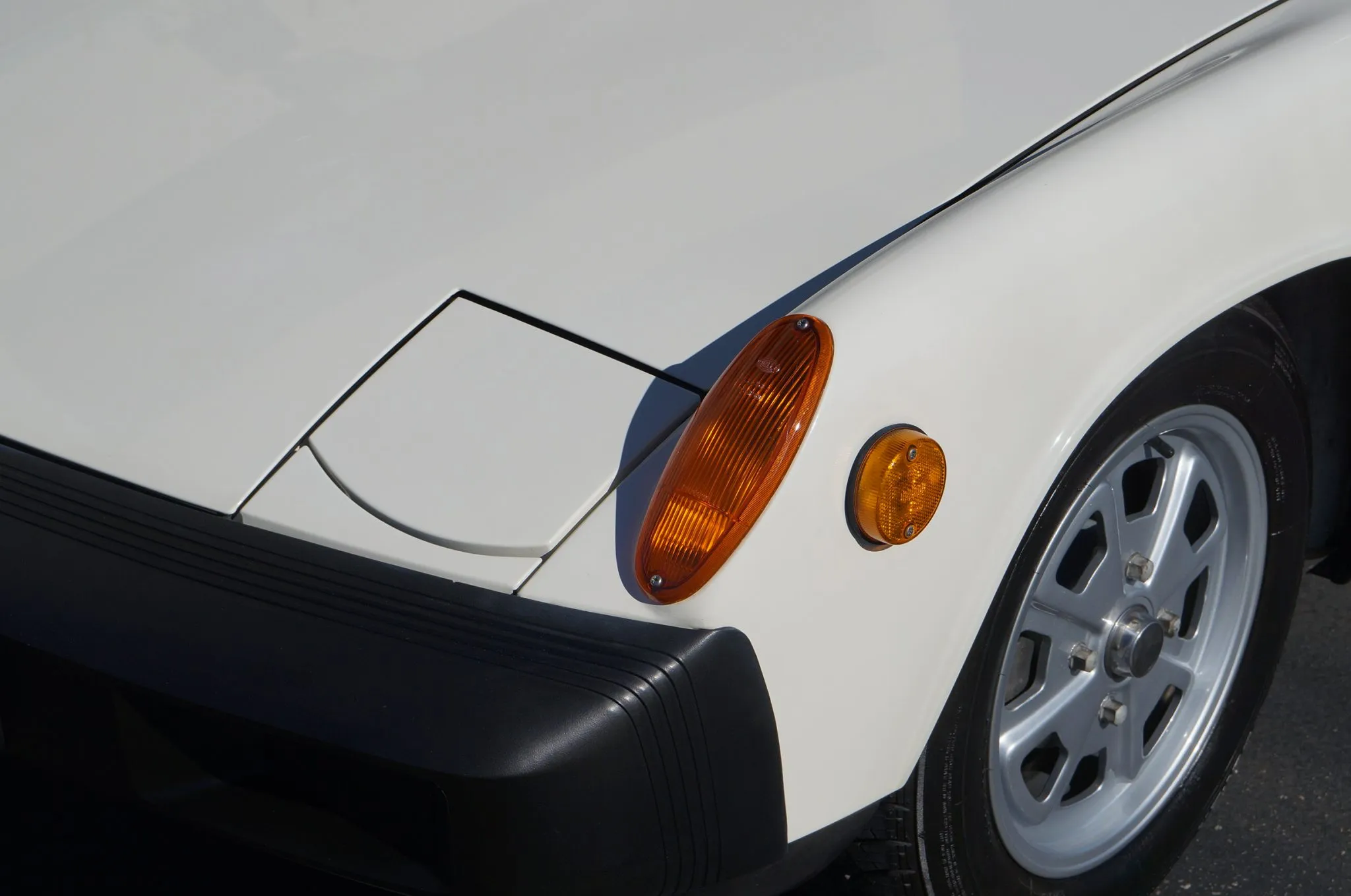  1976 Porsche 914 2.0L in Ivory White