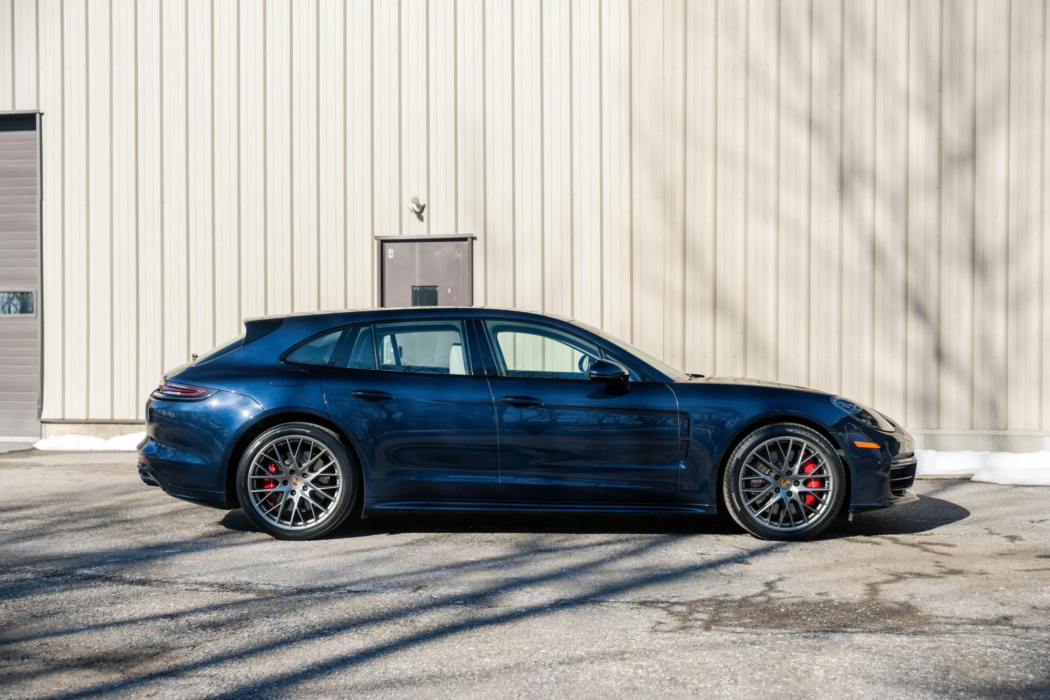 2018 Porsche Panamera Turbo Sport Turismo in Night Blue Metallic