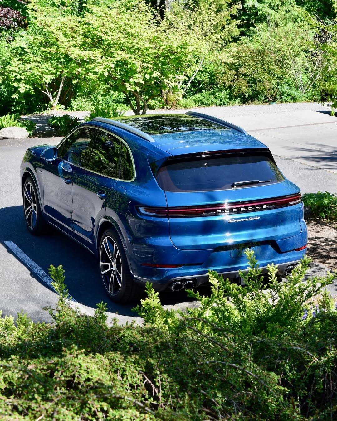 2025 Porsche Cayenne E-Hybrid Turbo in Montego Blue Metallic