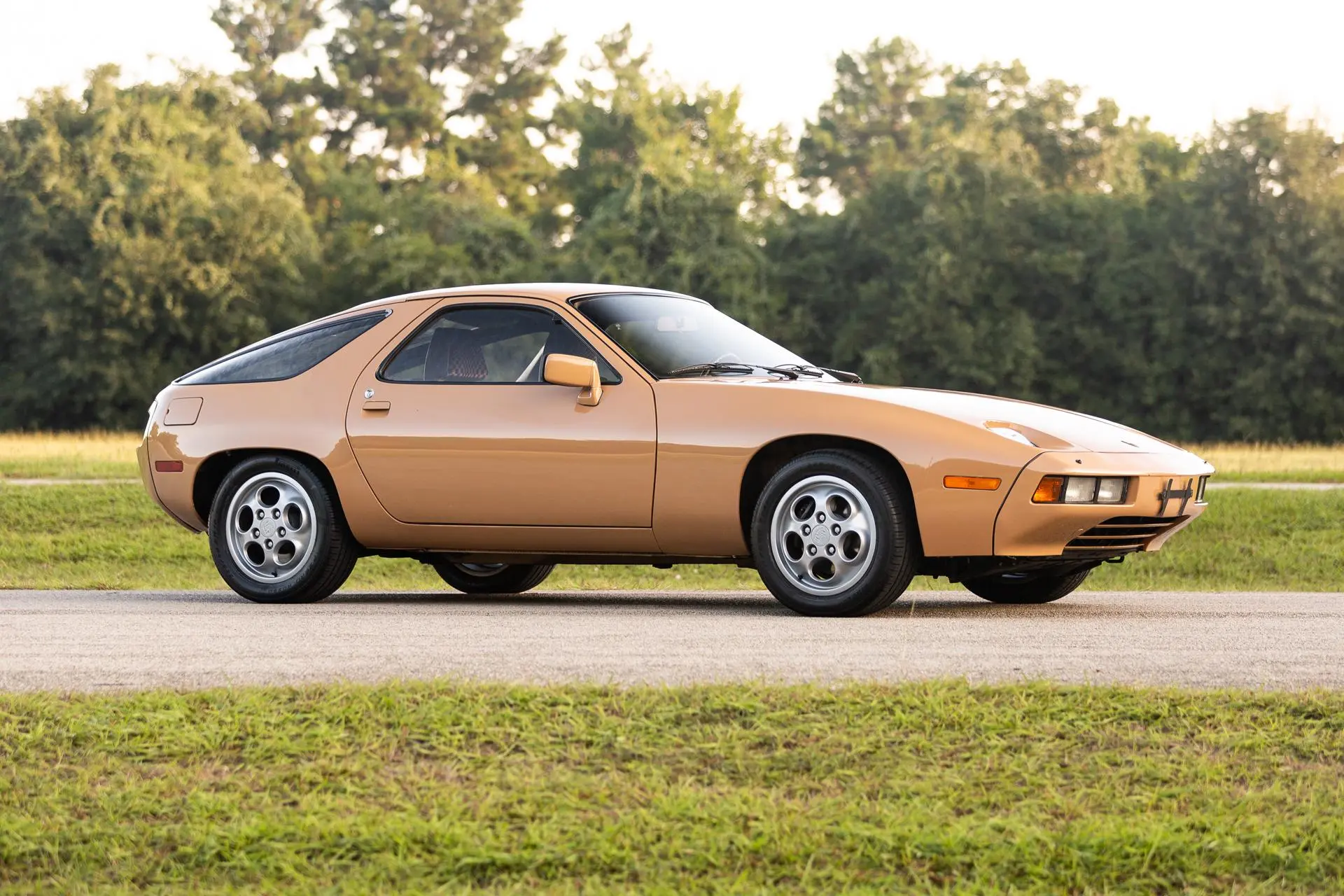 1978 Porsche 928 in Cashmere Beige