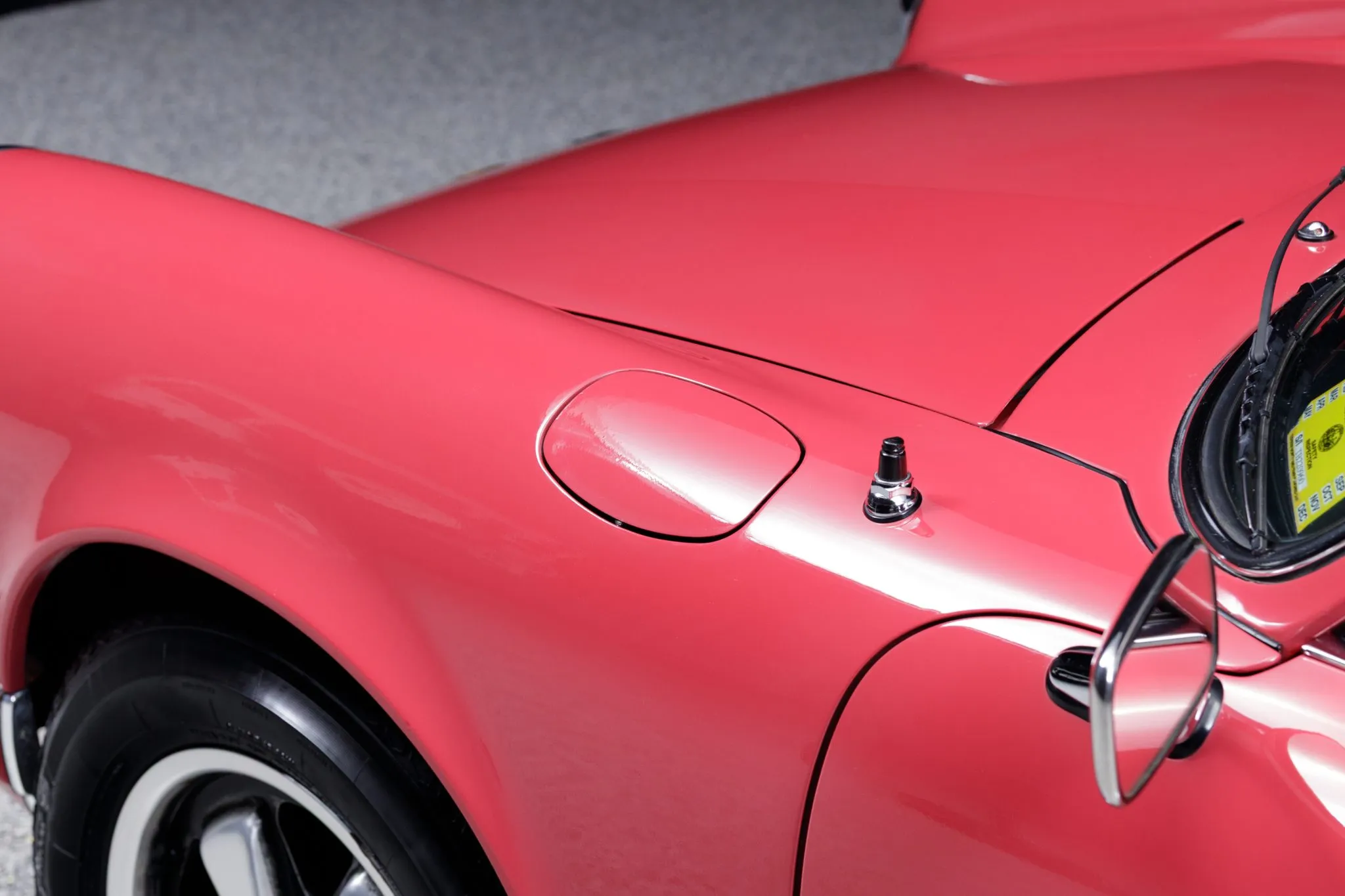 1972 Porsche 911T Targa in Strawberry