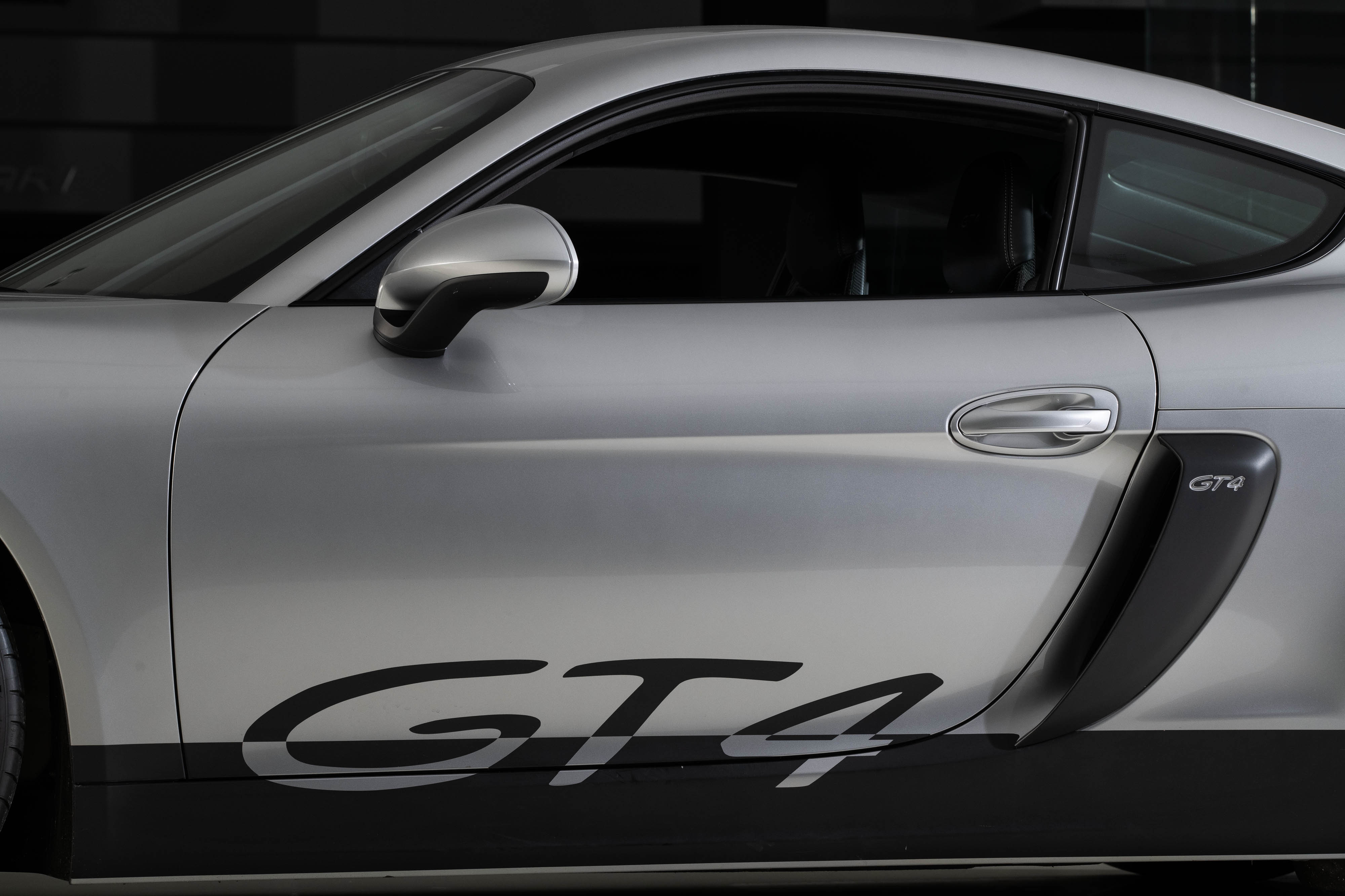 2016 Porsche Cayman GT4 in GT Silver Metallic