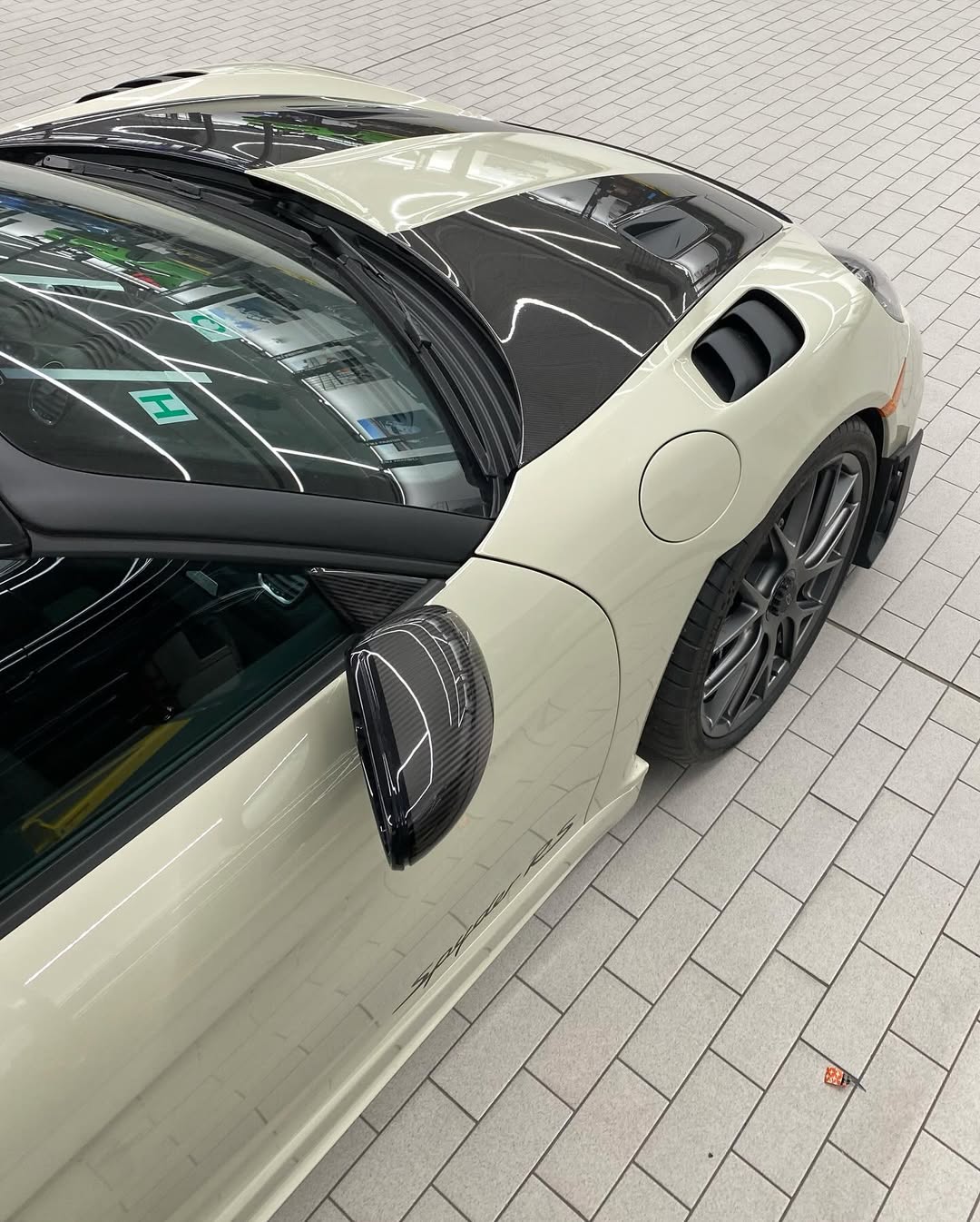 2024 Porsche 718 Spyder RS in Geyser Grey Metallic
