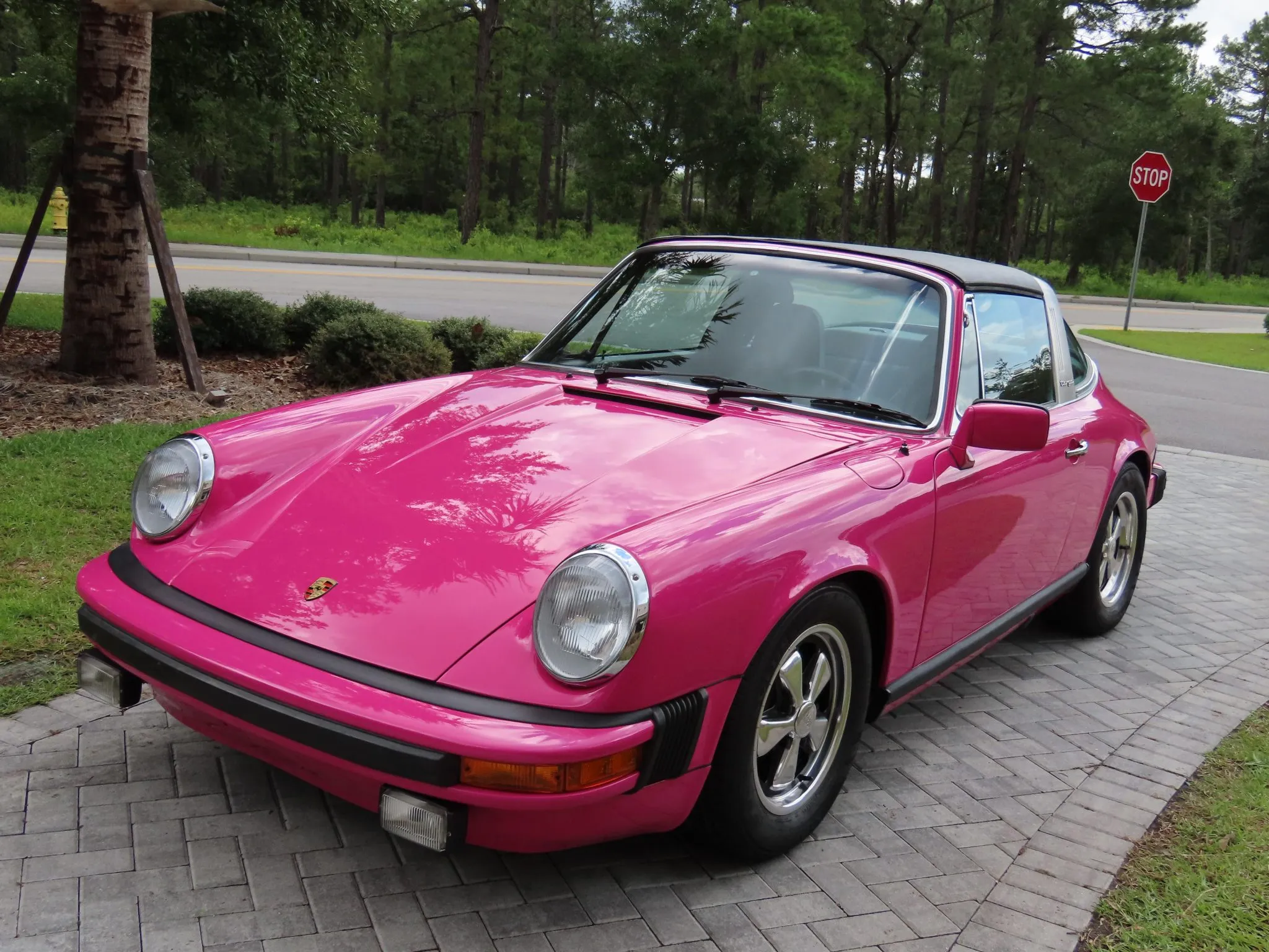 1976 Porsche 911S Targa in Magenta