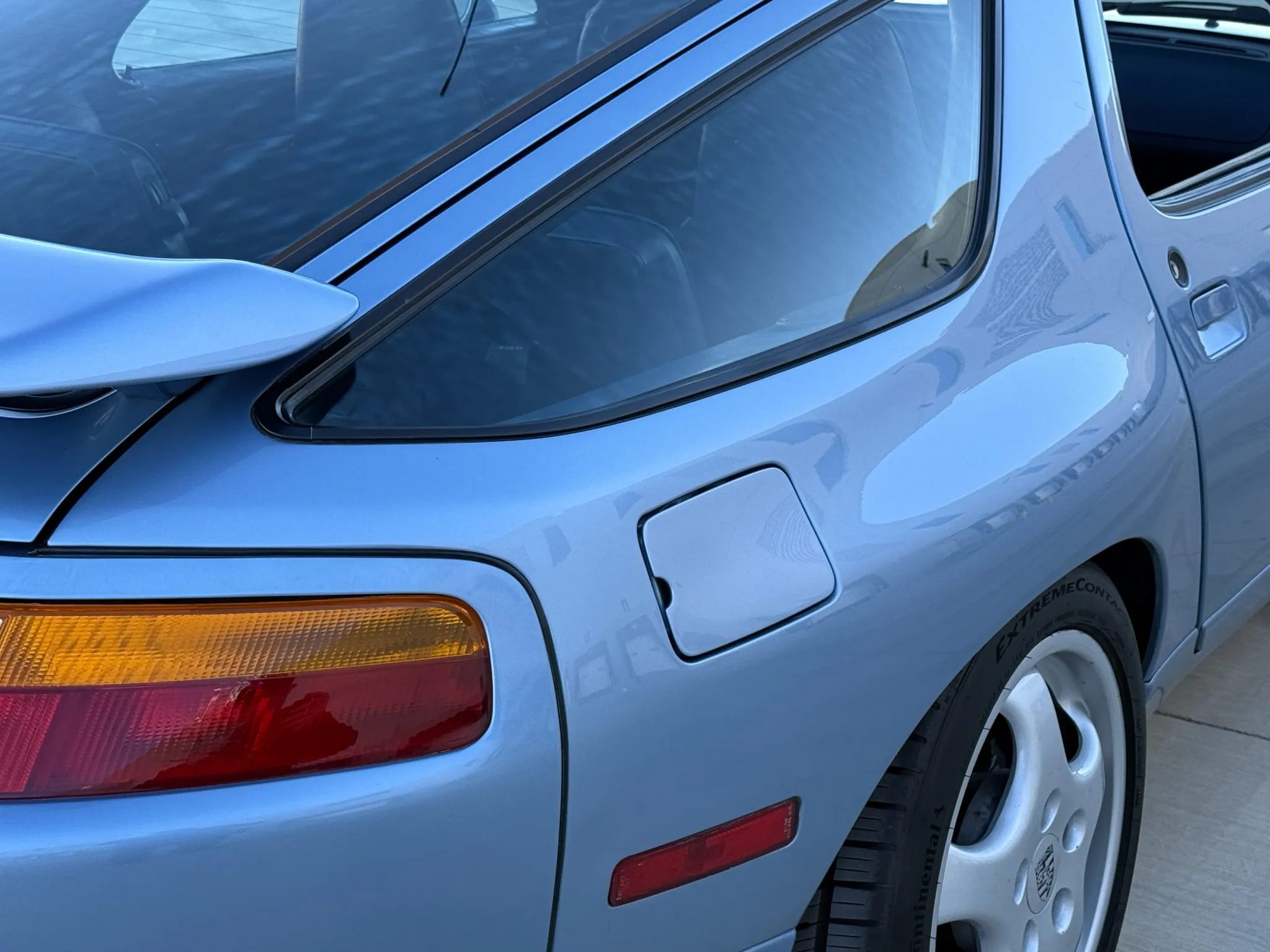 1993 Porsche 928 GTS 5-Speed in Horizon Blue Metallic