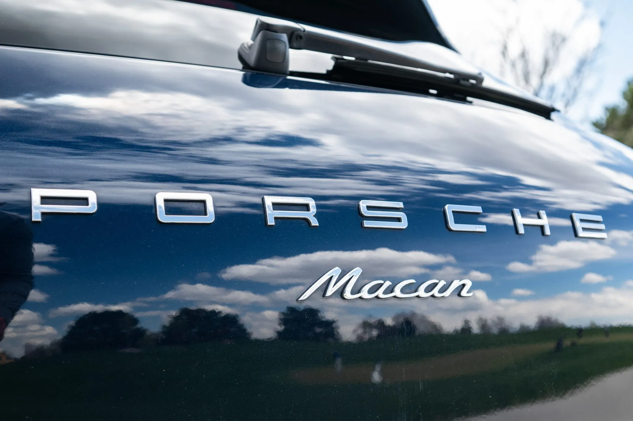 2017 Porsche Macan in Night Blue Metallic