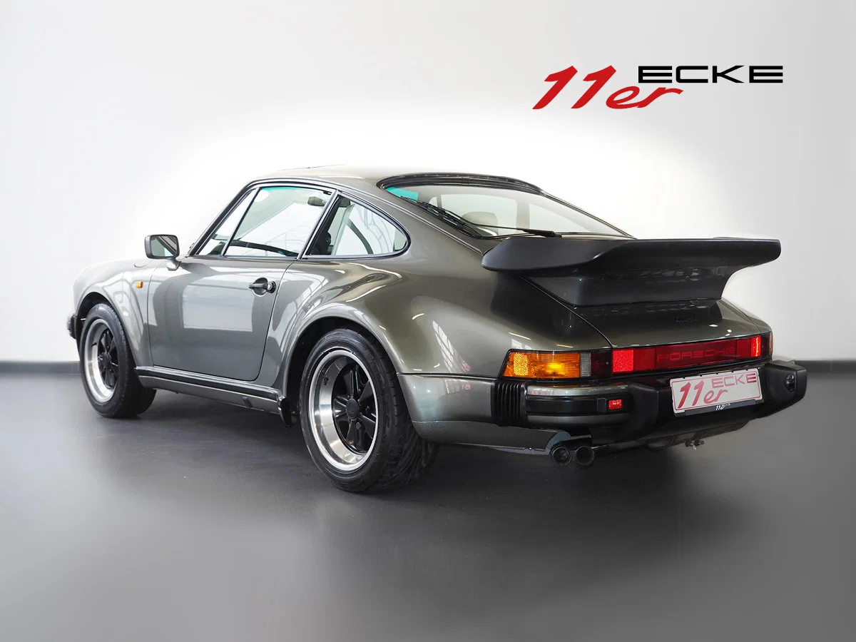 1987 Porsche 911 Turbo 3.3 Coupé in Rock Green Metallic