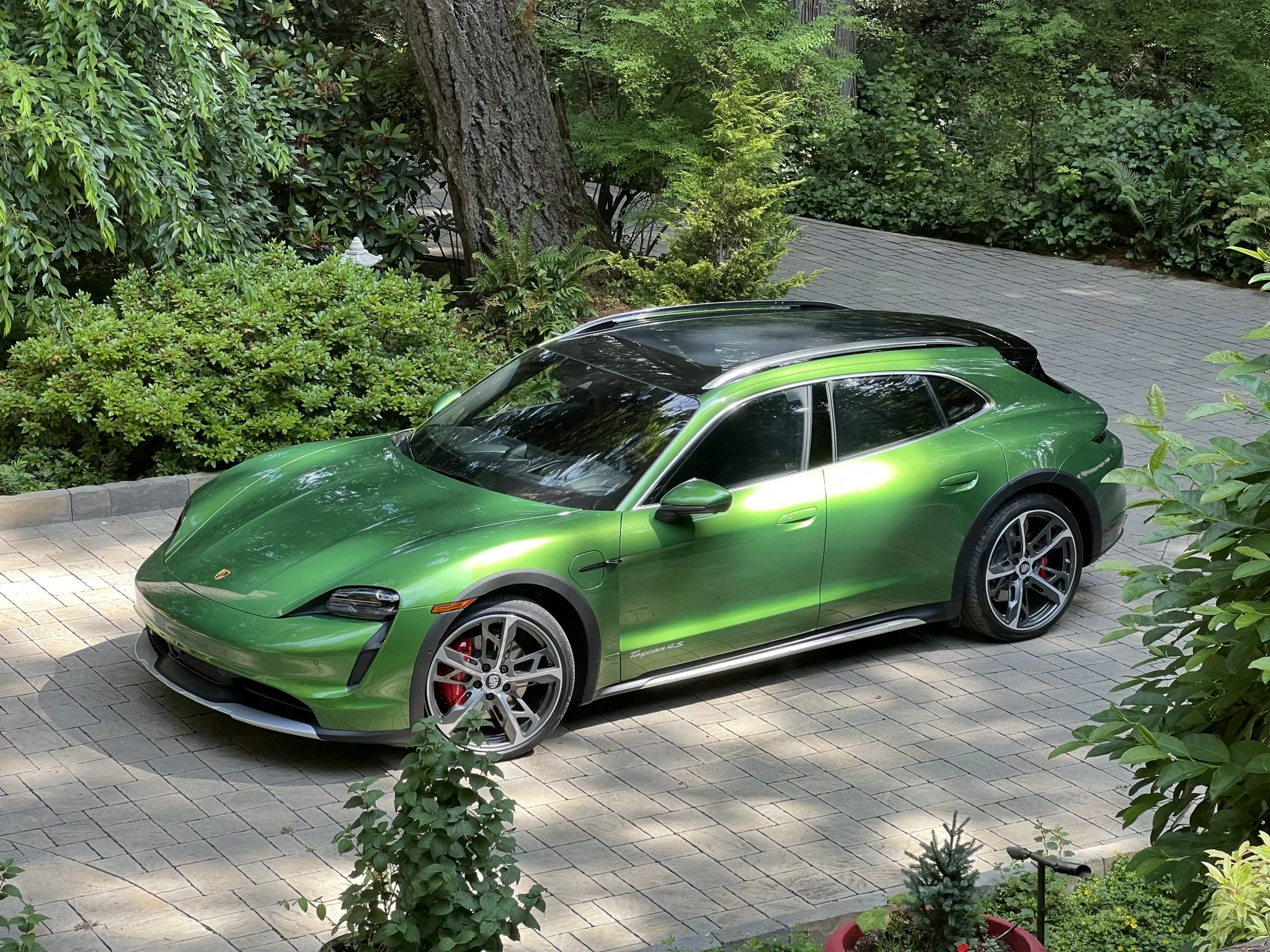 2023 Porsche Taycan 4S Cross Turismo in Mamba Green Metallic