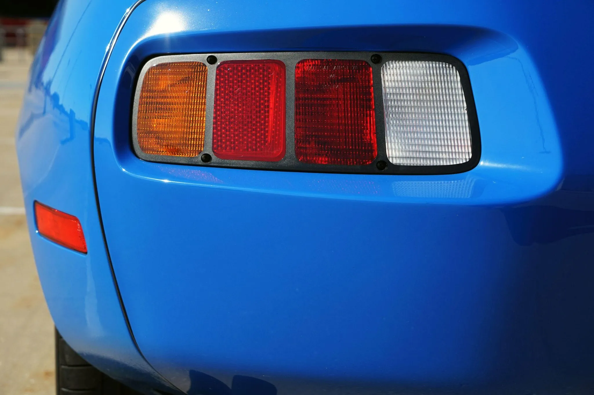 1982 Porsche 928 in Arrow Blue