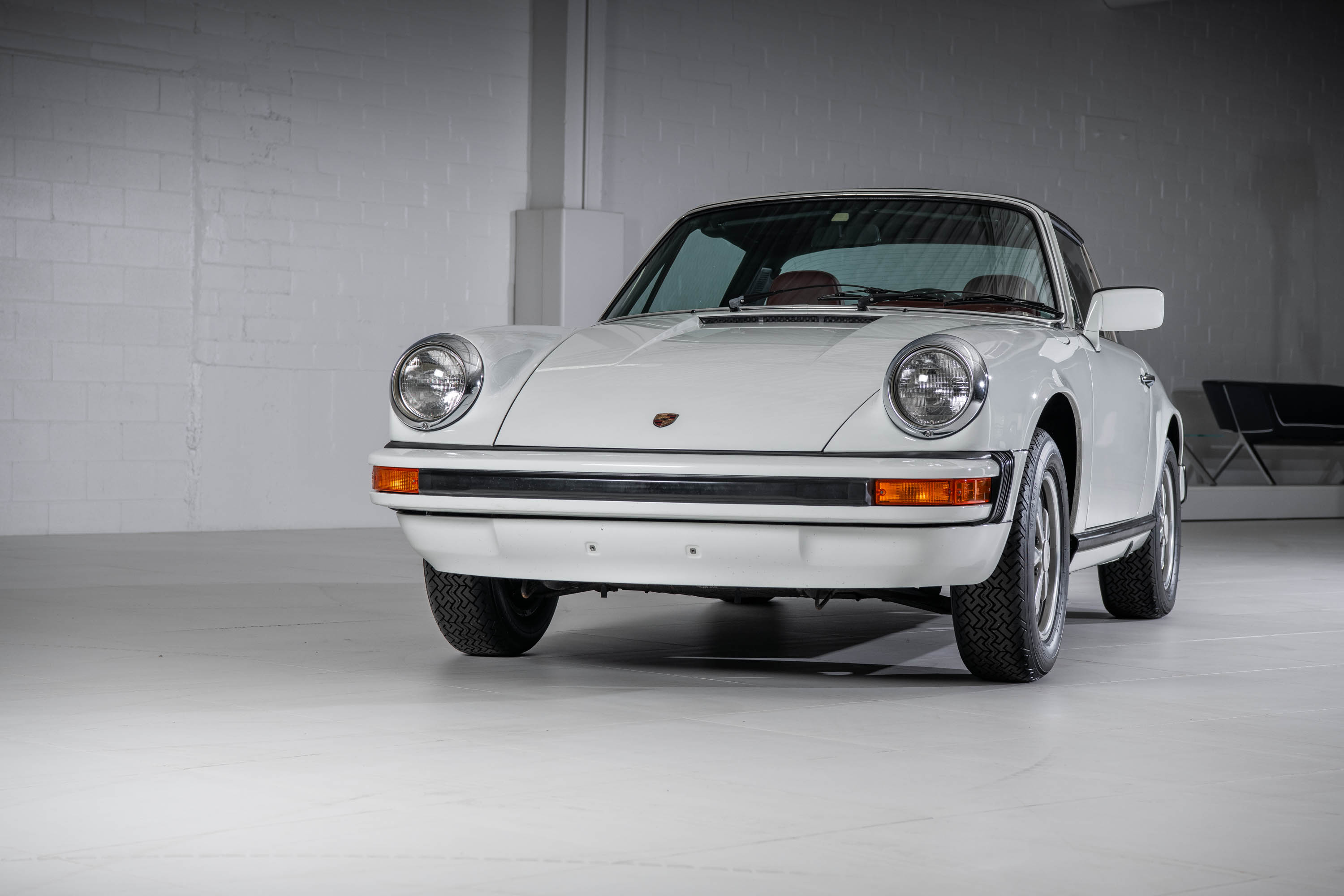 1976 Porsche 911 S Targa in Grand Prix White