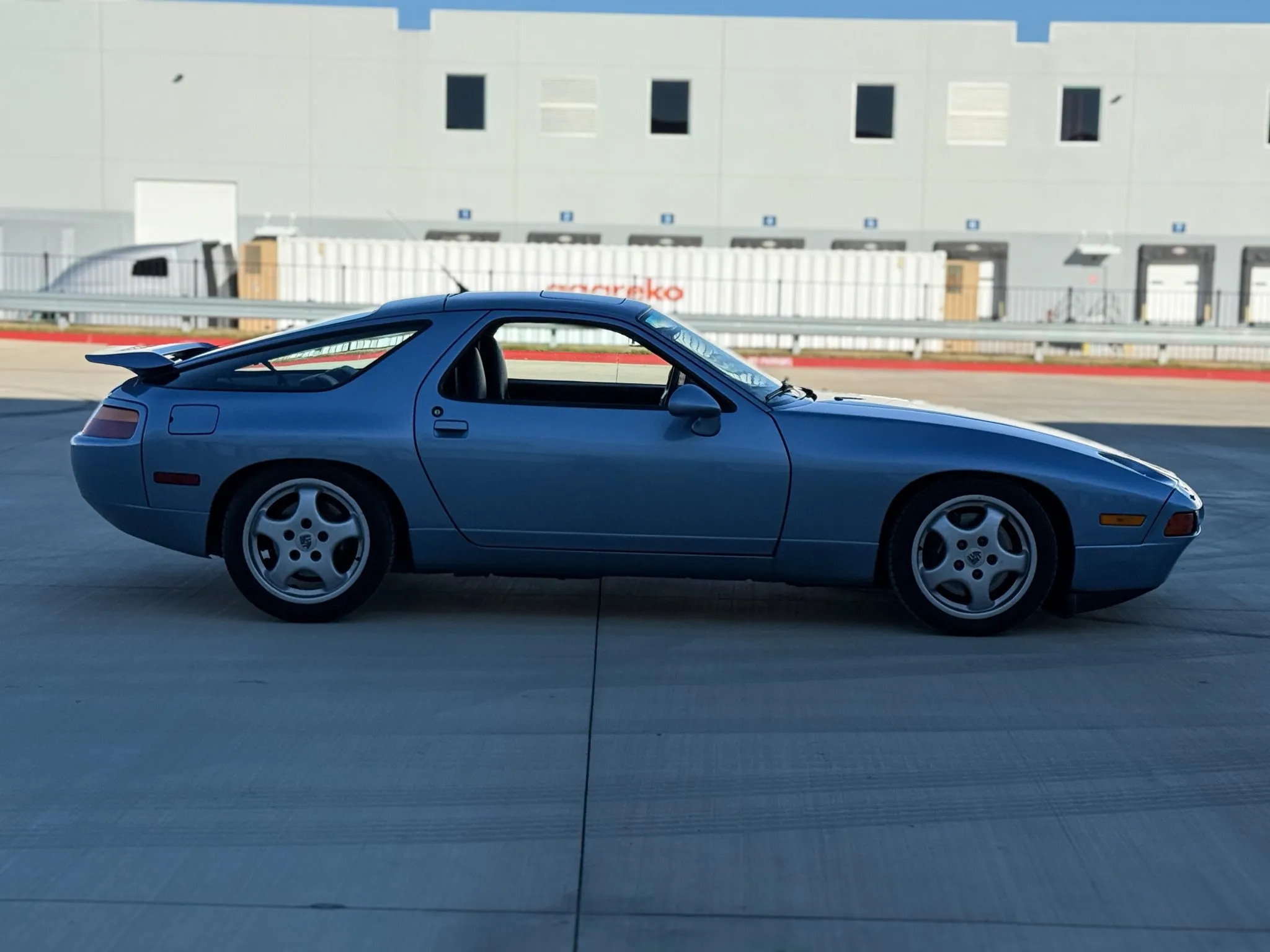 1993 Porsche 928 GTS 5-Speed in Horizon Blue Metallic