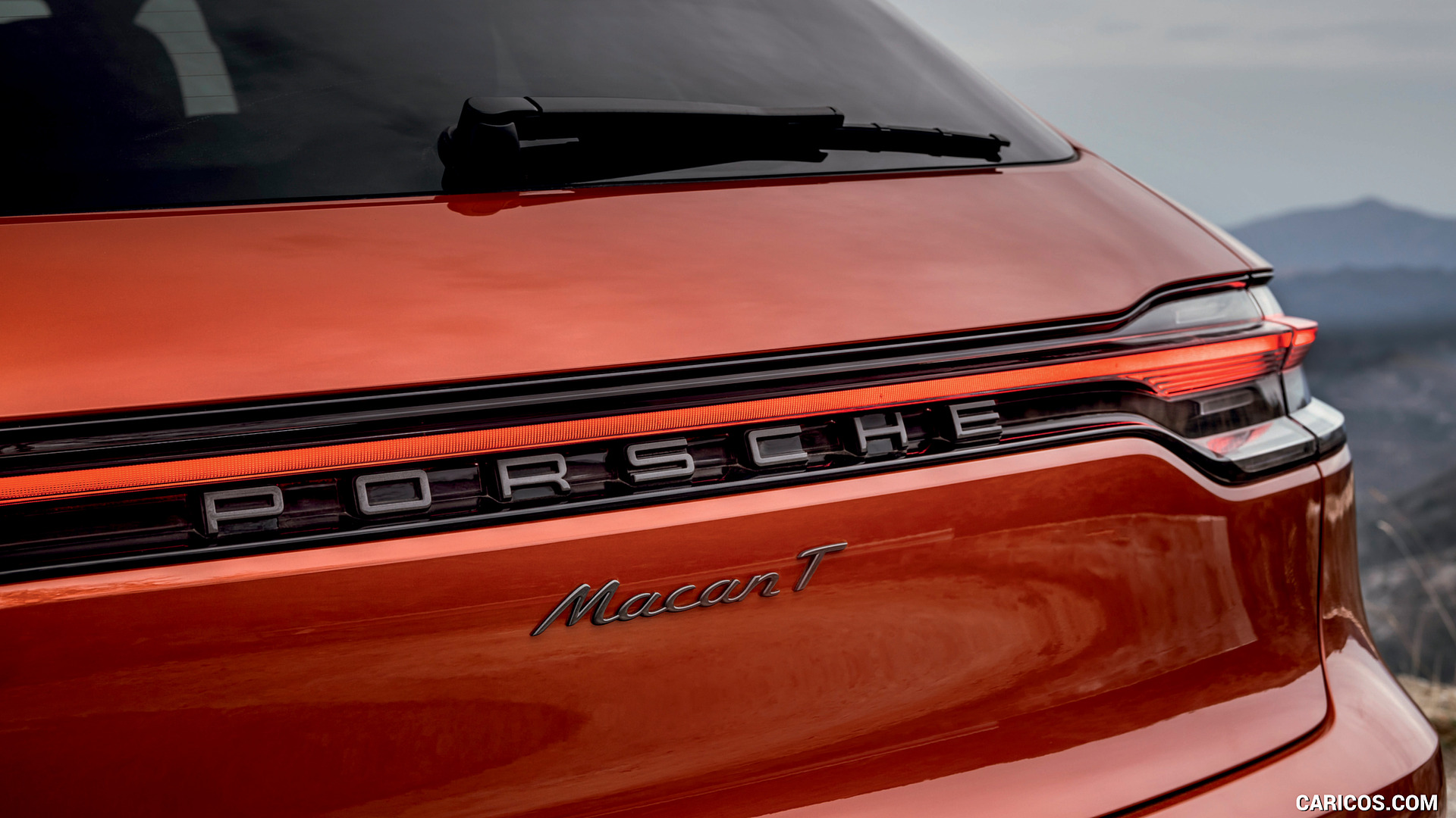2023 Porsche Macan T in Papaya Metallic