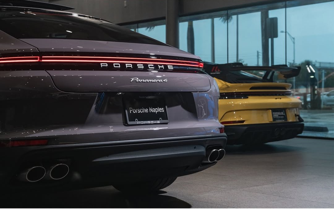 2024 Porsche Panamera 4 in Provence